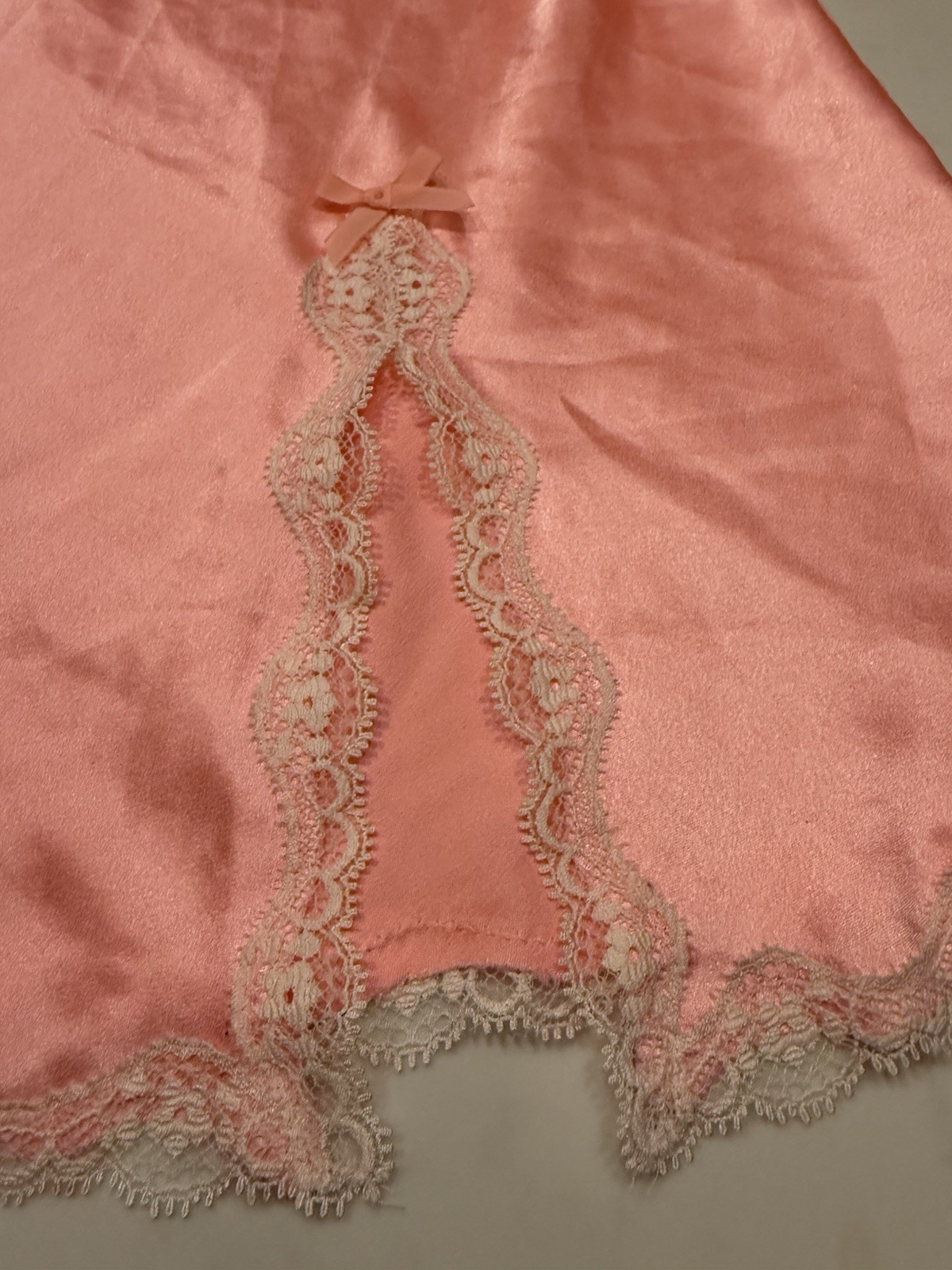 Vintage Victoria’s Secret Stain Pink Lace trim Mini Slip Dress Nightie Woman’s L