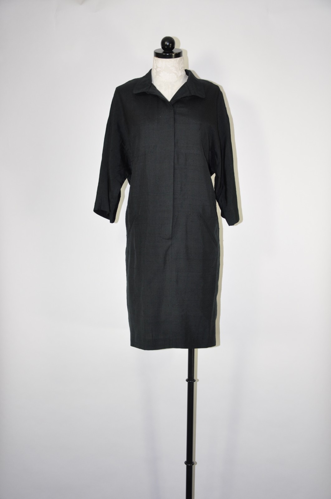 90s Black Textured Raw Silk Long Sleeve Button Front Modest Shirtdress Women M L