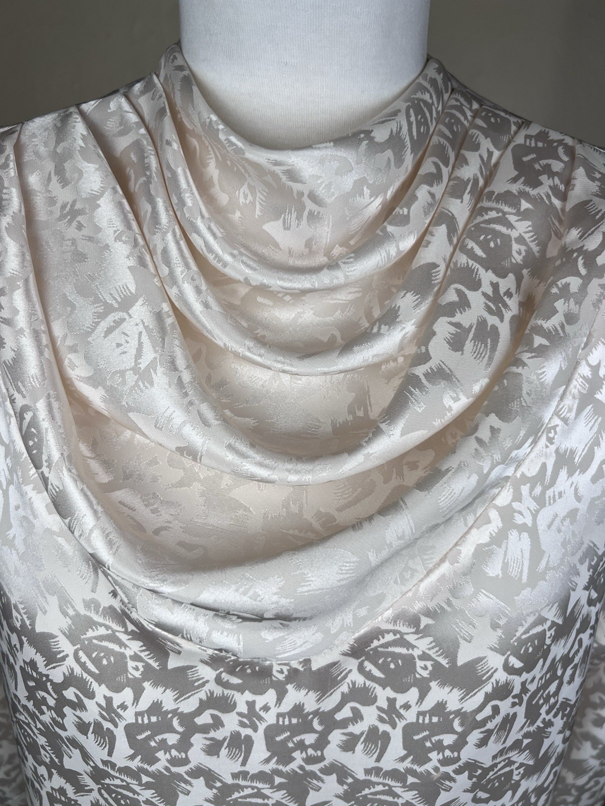 VTG Women’s Satin Style Cowl Mock Neck Jacquard Blouse 10 Secretary Art Gallery