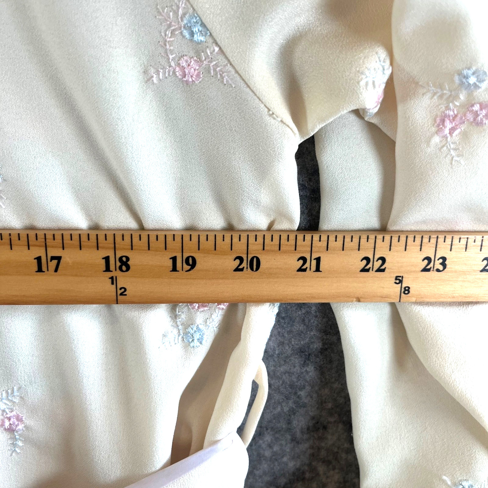 Vintage Ariel Embroidered Cream Robe Sz. S Belt Cuffs Pockets Long EUC