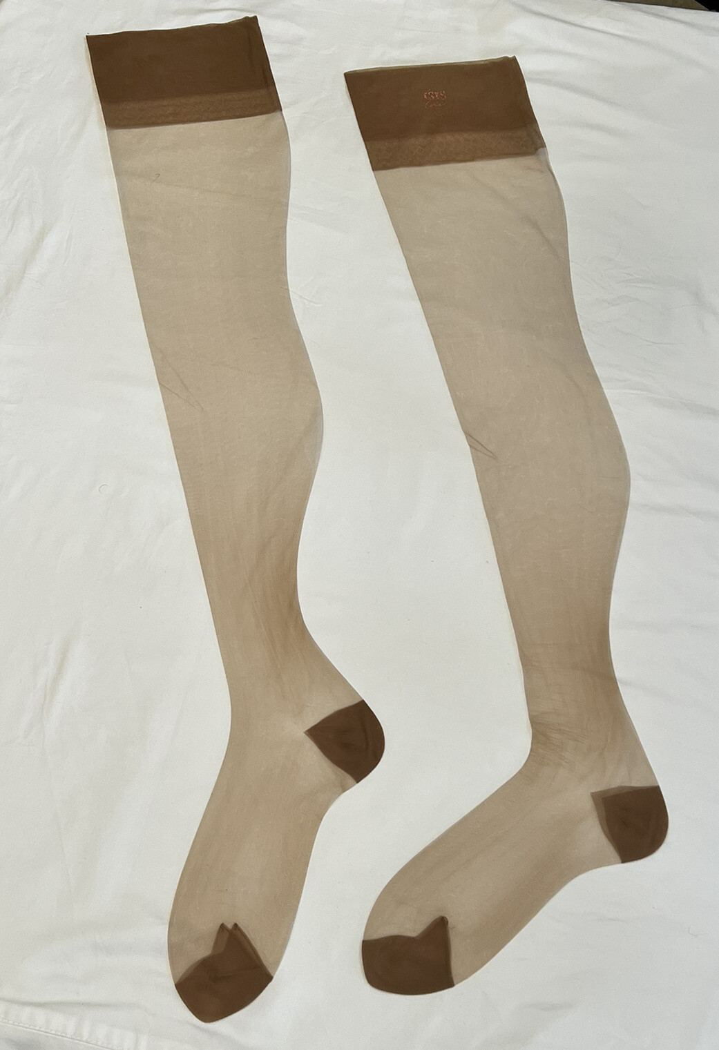 ISIS COUTURE Vintage stockings – RHT run proof lock stitch mesh nylon 10 33inch