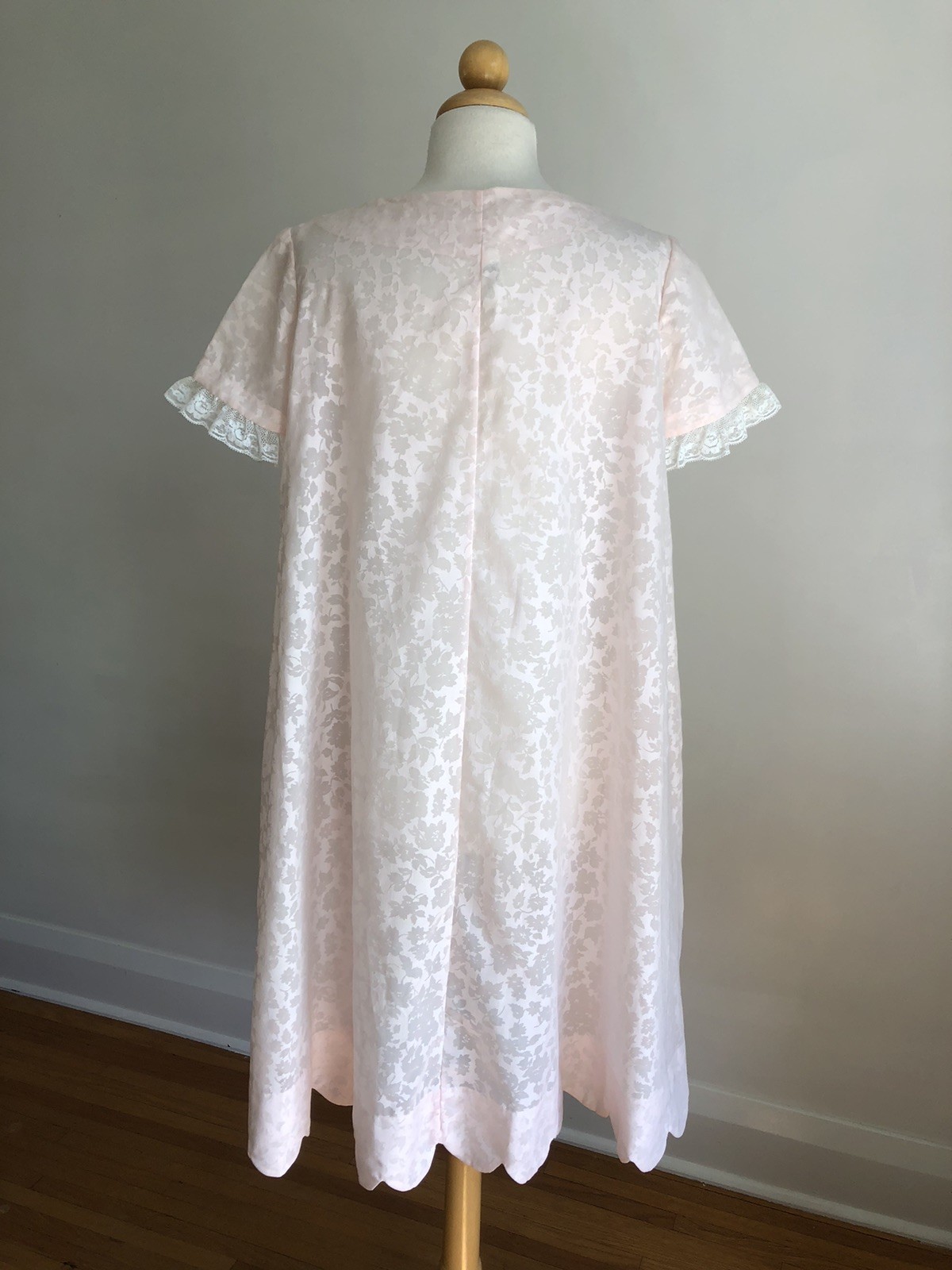 STUNNING VTG NWT EYEFUL By The “Flaums” Pink & White Lace Housedress Nightgown S