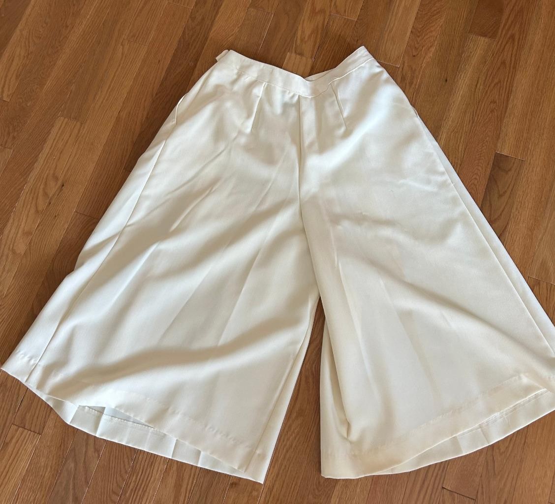 VINTAGE FEELIN JAZZIE PANT SKIRT, WINTER WHITE, 29″ WAIST, 30″ LENGTH. EUC!