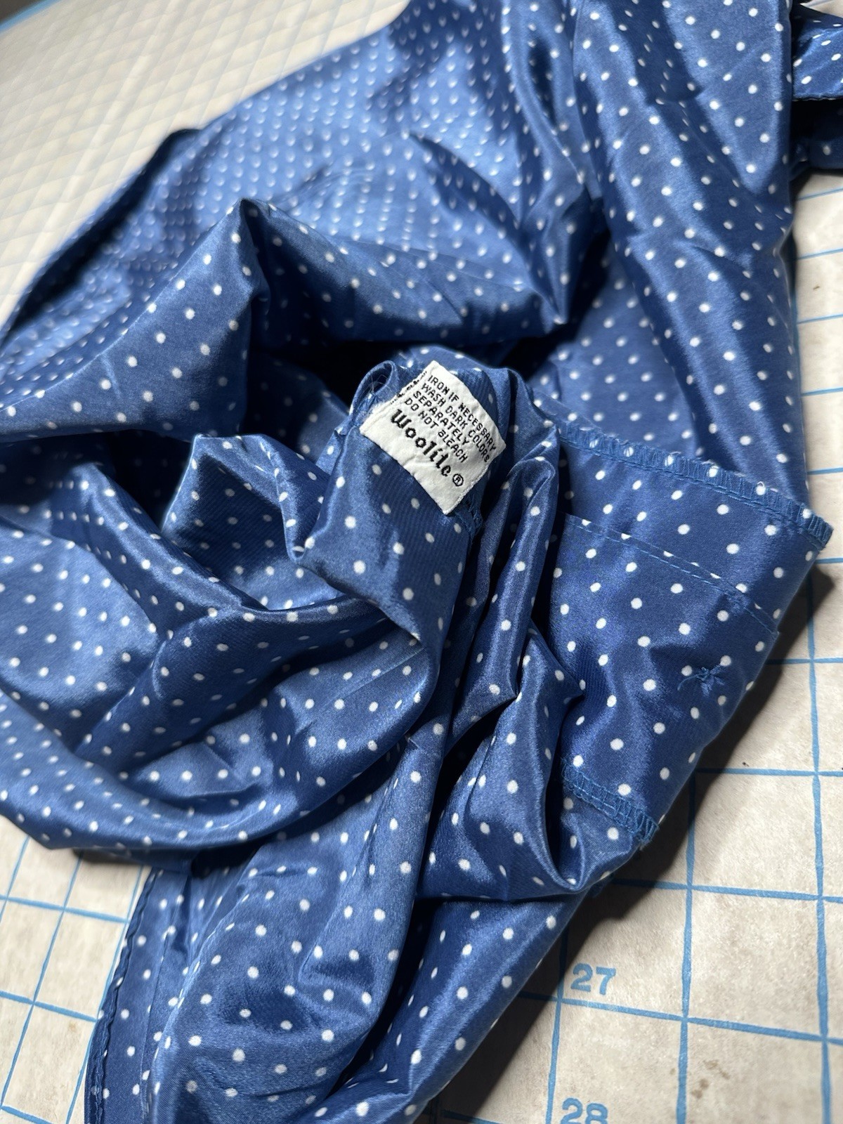 Vintage Lady Manhattan 70s Polka Dot White Blue Button Up Collared Blouse Pin Up