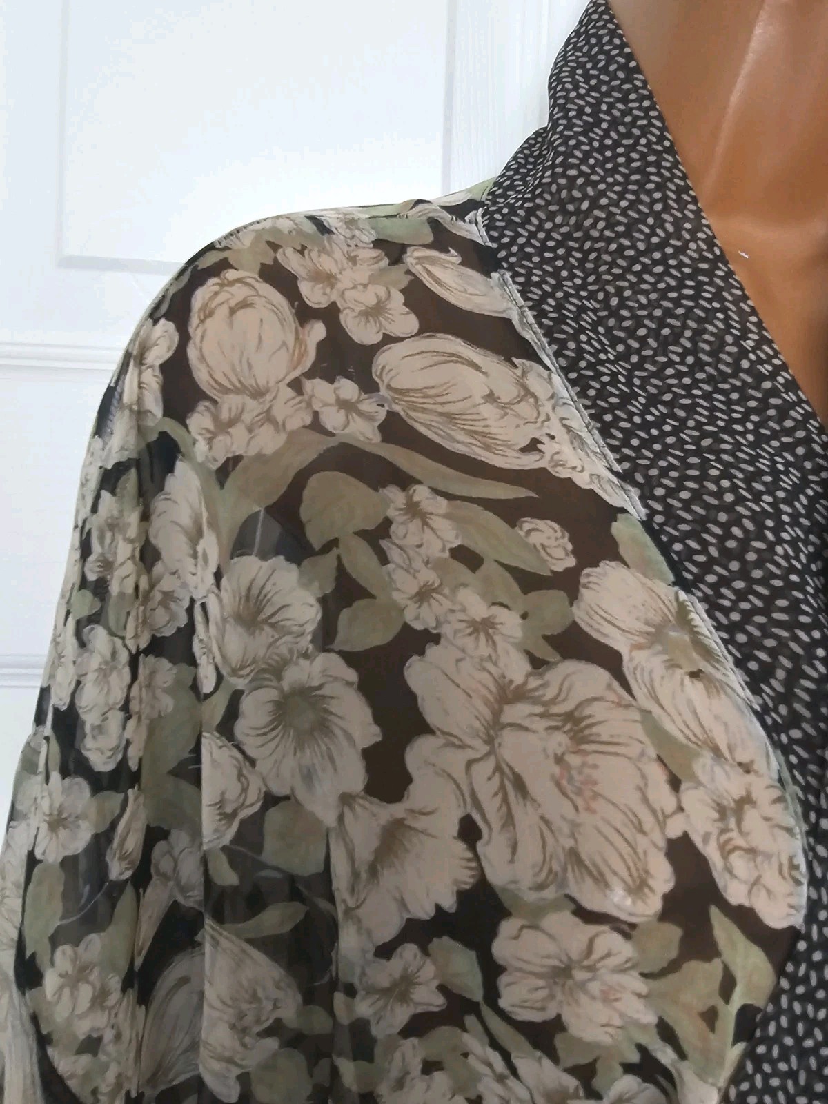 Vintage The Jessica Lynn Collection Floral Chiffon Oversized Robe. Size M