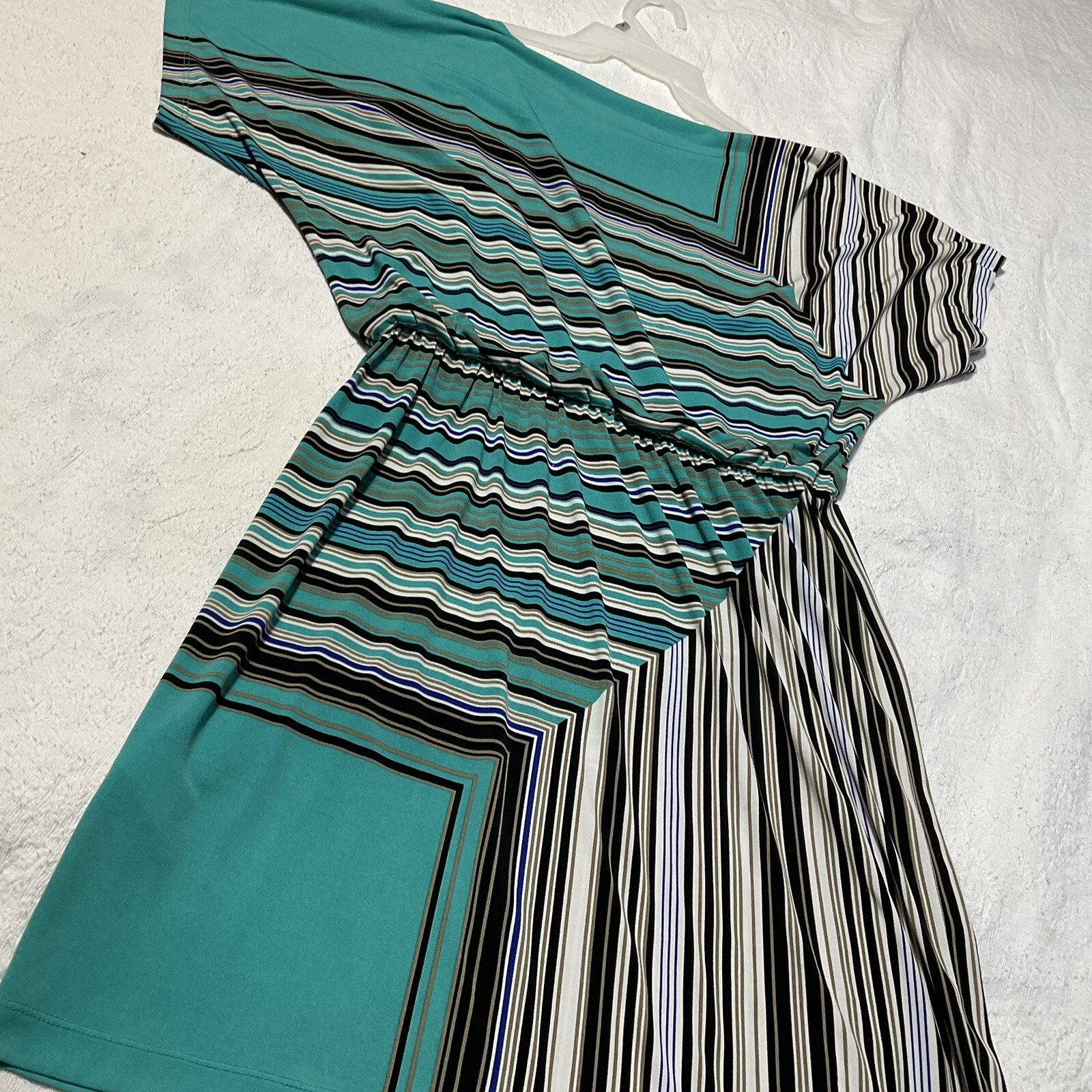 ~ Woman’s Dress Size 10 By London Time ￼Geometric Design ￼