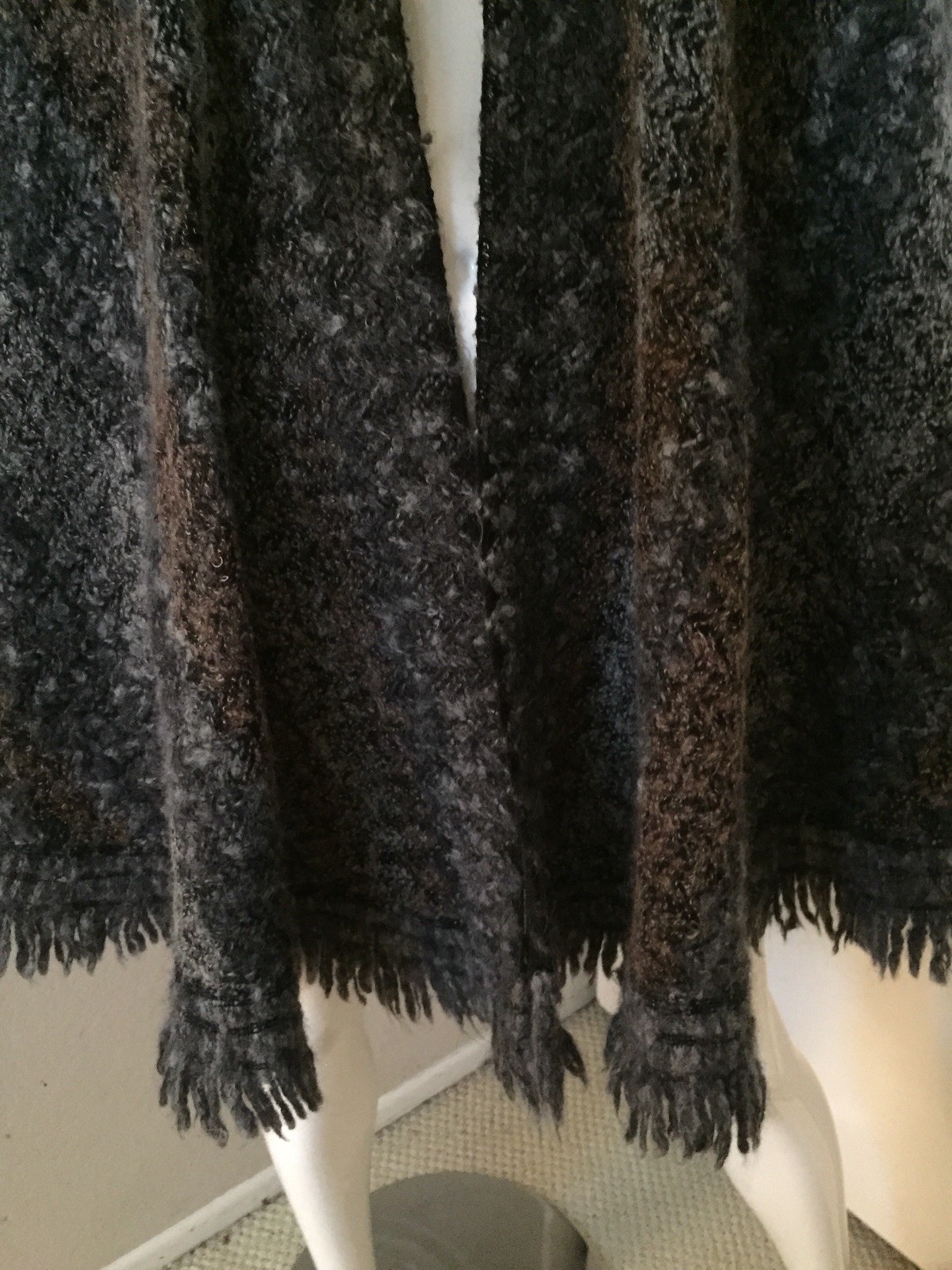 Oscar de la Renta Accessory Street VINTAGE! Wool Black/Gray Tied Neck Cape O/S