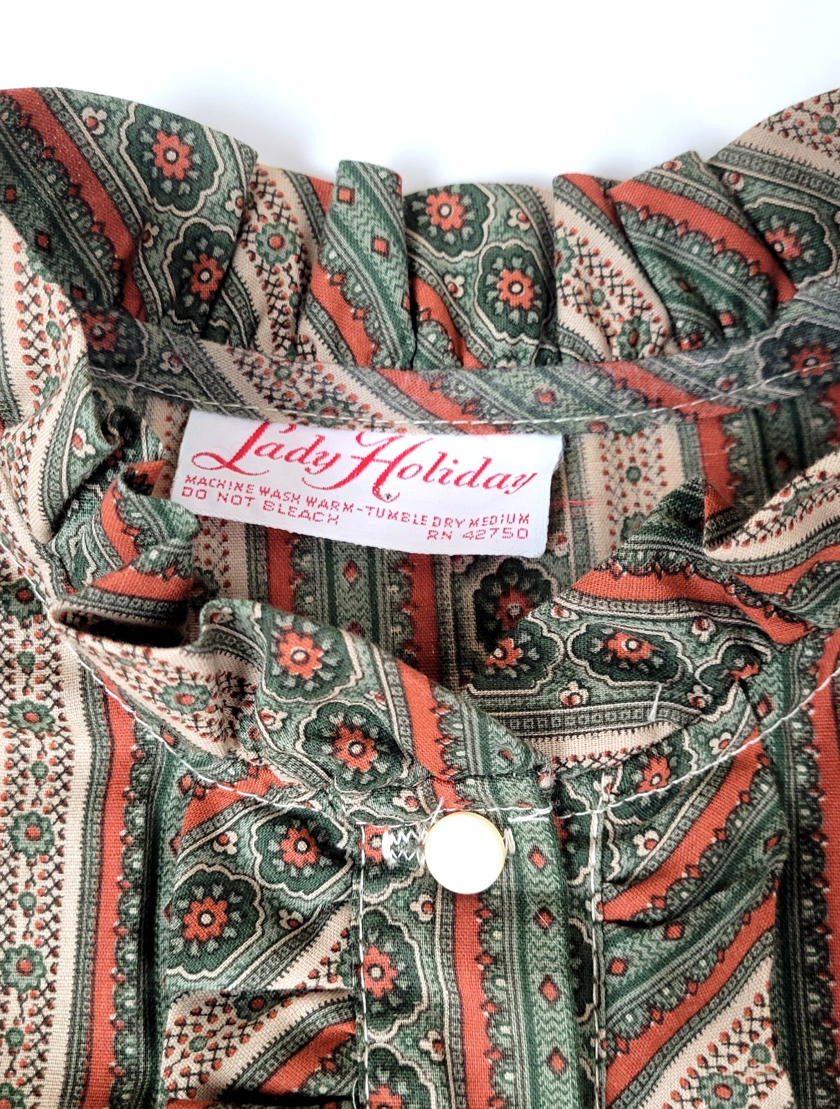 VTG ’70s Lady Holiday Button Shirt Size Small Paisley Print Ruffle Front