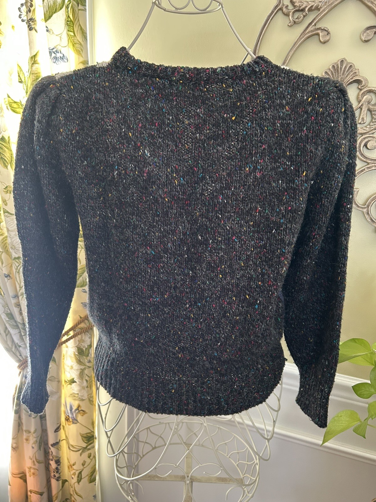 True Vintage 80’s Women’s Graphic Sweater Small Jason Maxwell AWESOME!!