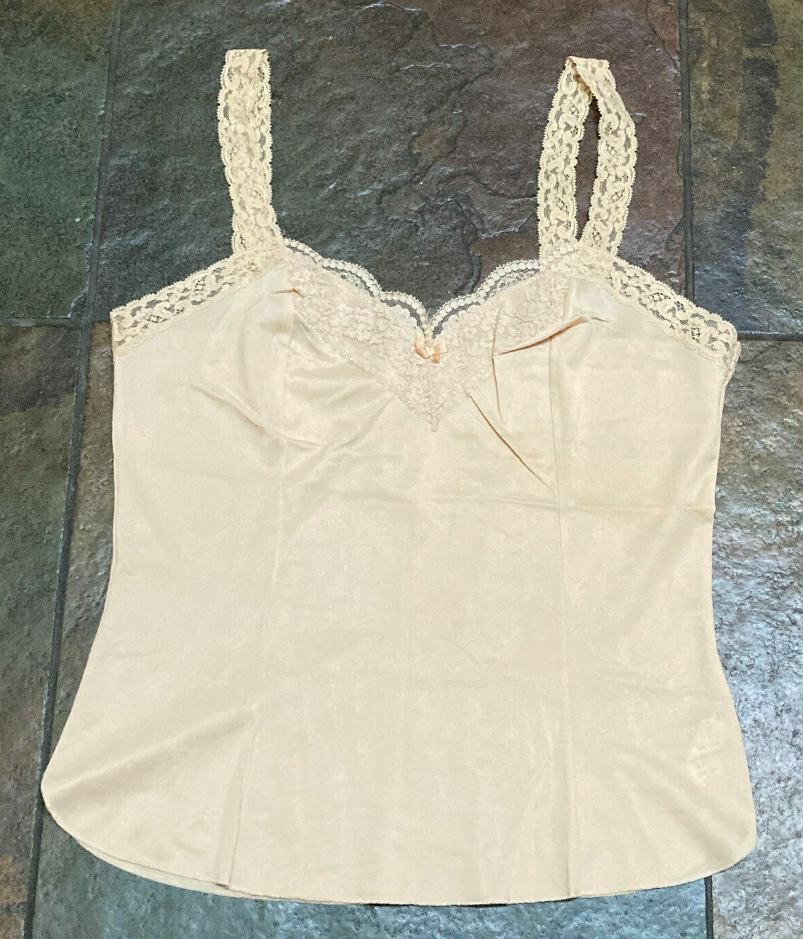 VINTAGE OLGA M Form Fitted 100% Nylon Lace Trim Cami #925 Vintage Beautiful