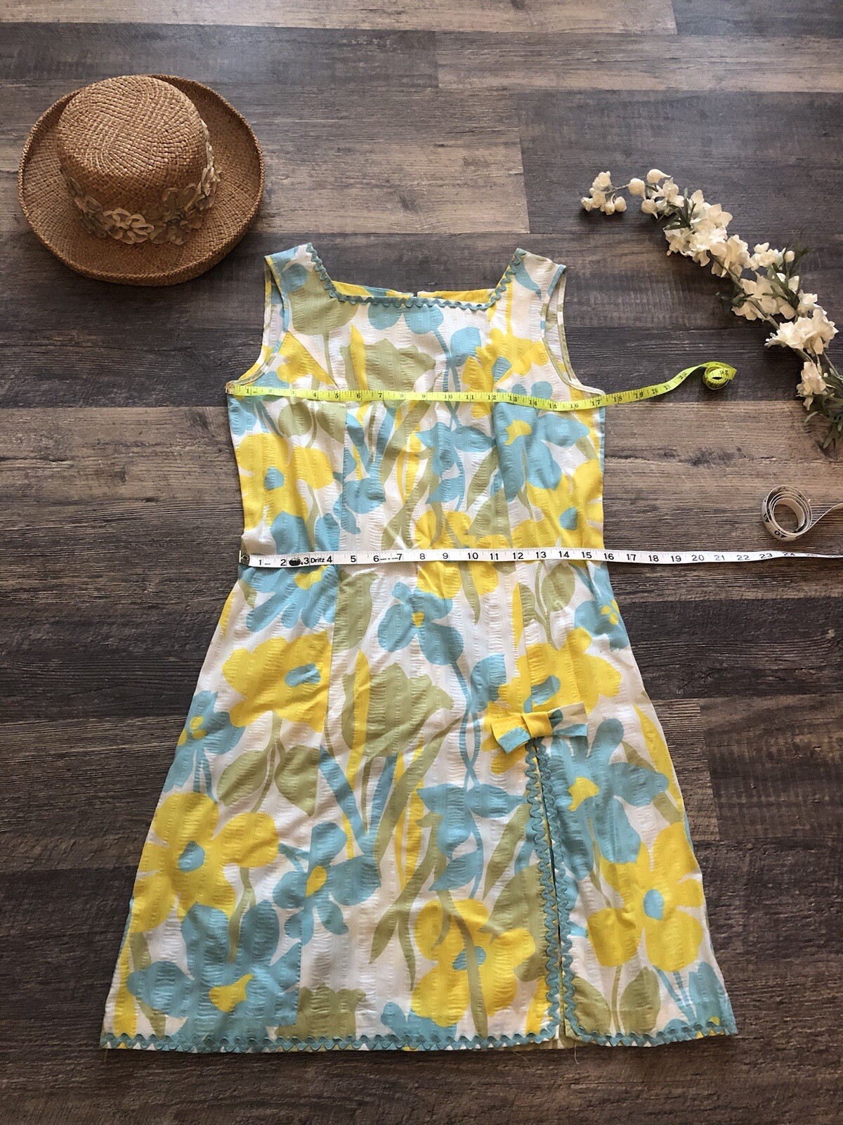 Dash About 1960’s Vintage Flower Power Shift House Dress
