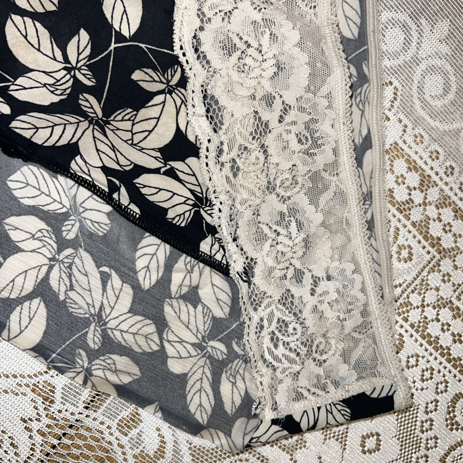 VINTAGE SOMA ~ Black IVORY ~ LACE HIPSTER PANTIES ~ SIZE MEDIUM