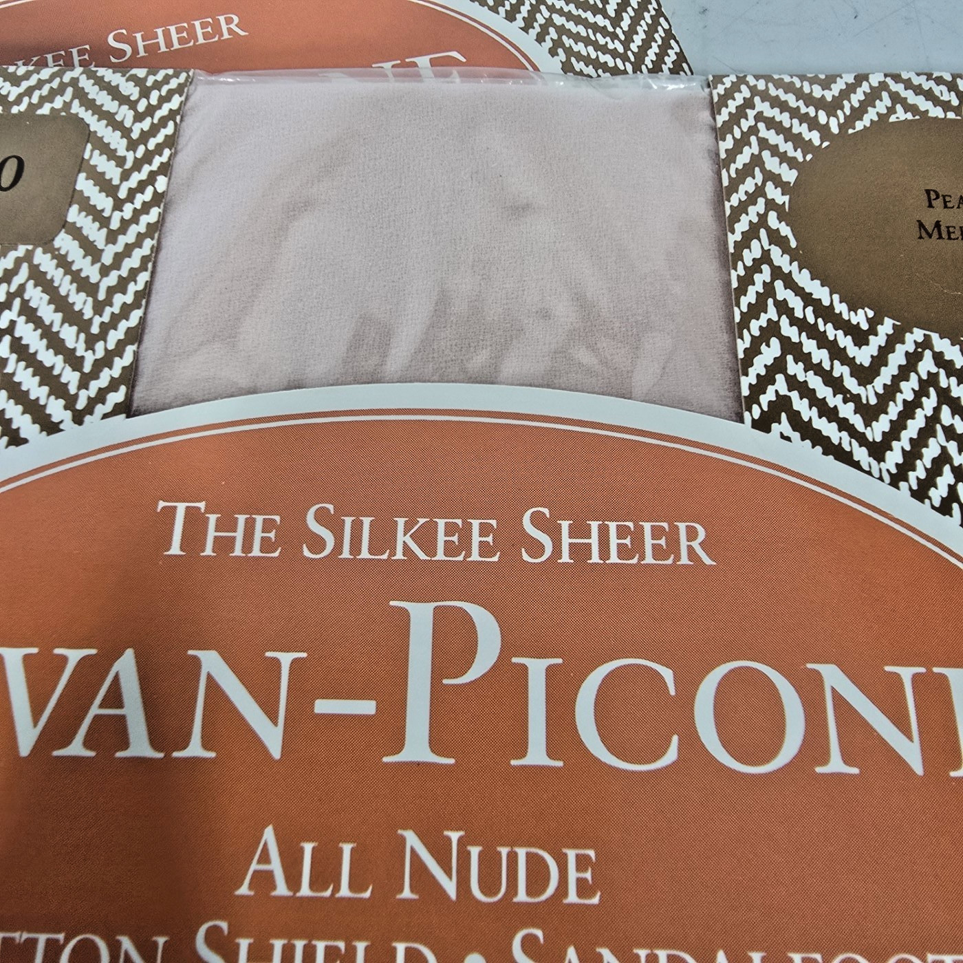 Evan Picone Silkee Sheer Pantyhose Pearl Nude Cotton Shield Sandalfoot Med 1990s