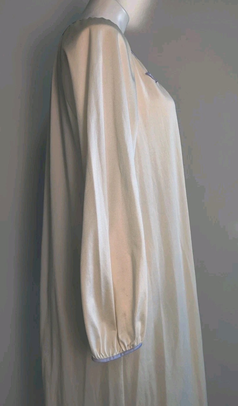 Vintage 1980’s Vanity Fair Nightgown Full Length Nightgown Med Art Deco *Read