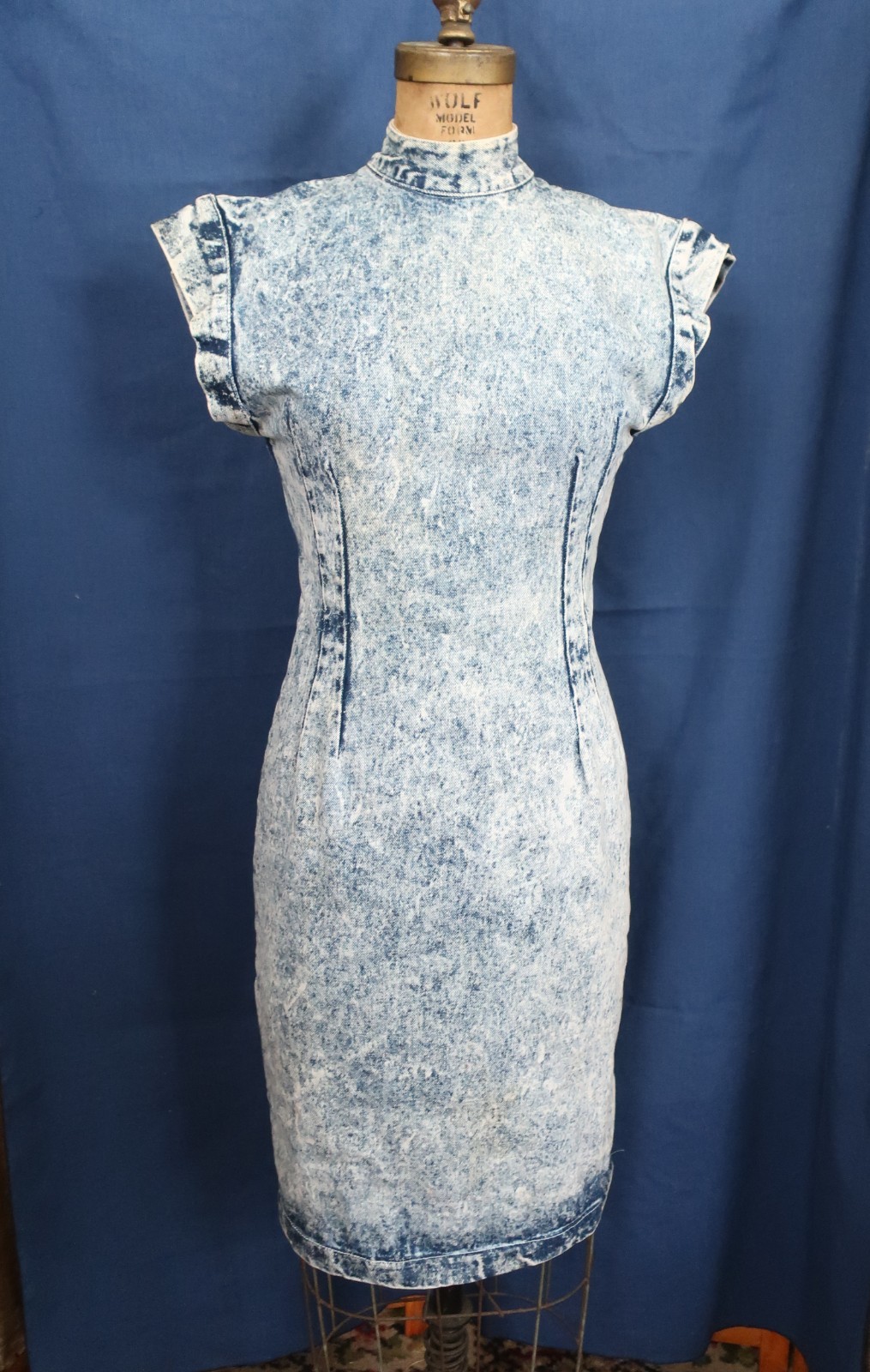 Vintage 1980s Acid Wash Fitted Denim Dress Open Back Size 9 S/M Paris Blues