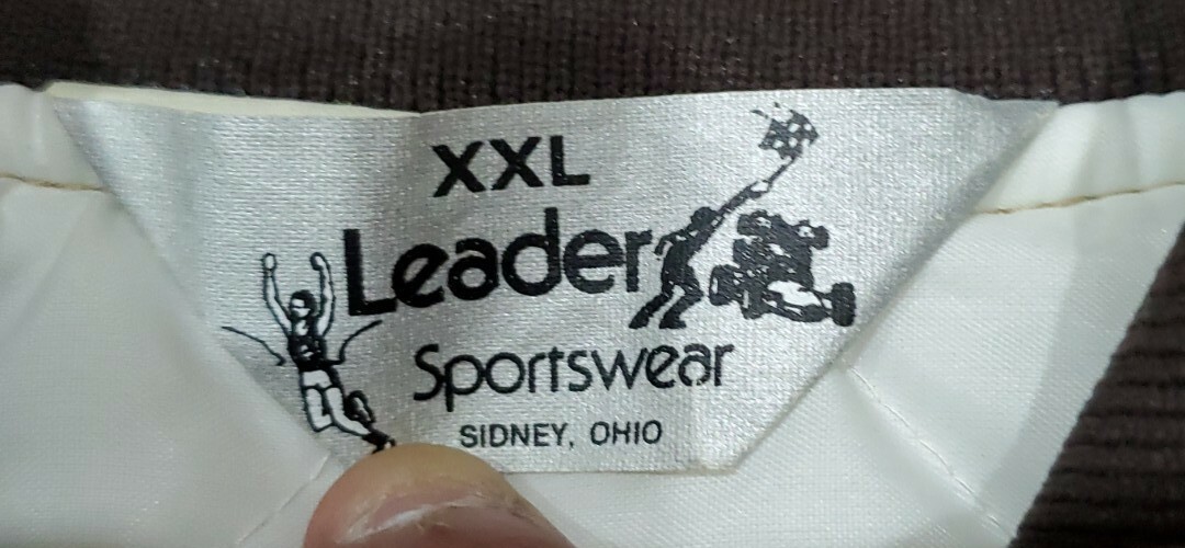 AWESOME VINTAGE LEADER SPORTSWEAR GOLD SATIN JACKET WOMEN’S SIZE 2XL