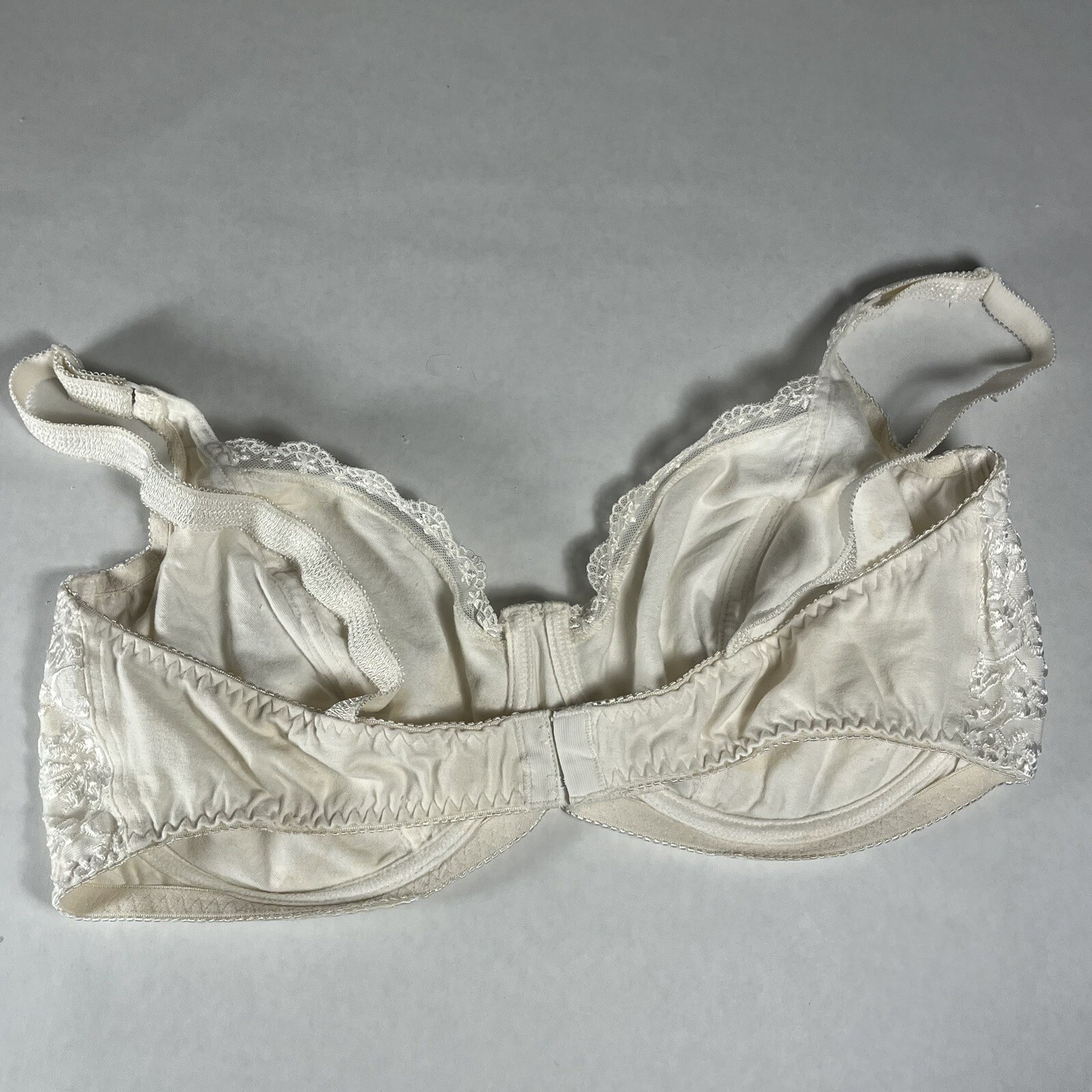 White Plus Size Lace Embroidered Underwire Bra w/Adjustable Straps Size 42D