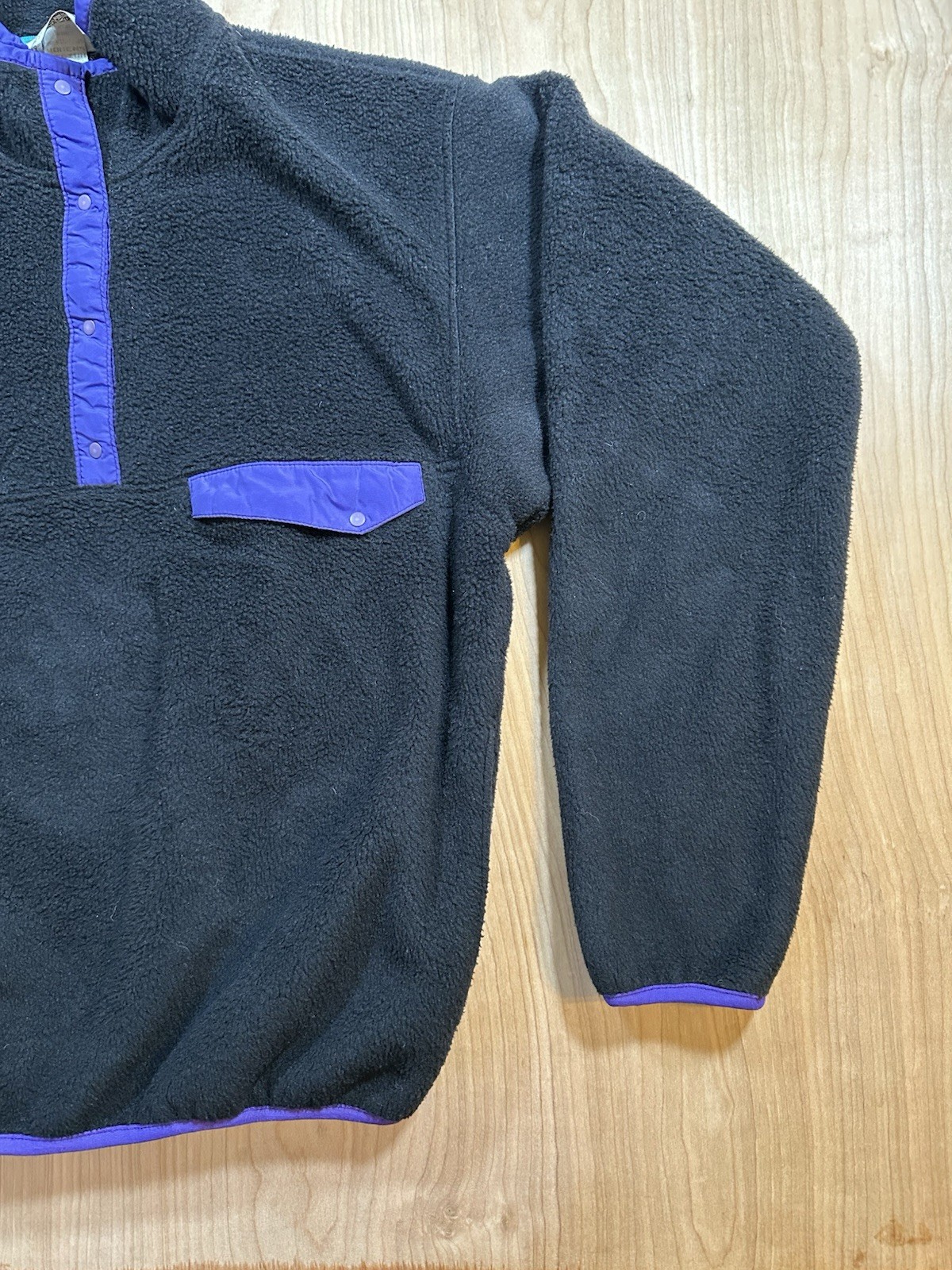 vintage 1980’s EASTERN MOUNTAIN SPORTS fleece pullover BLACK womans purple MED