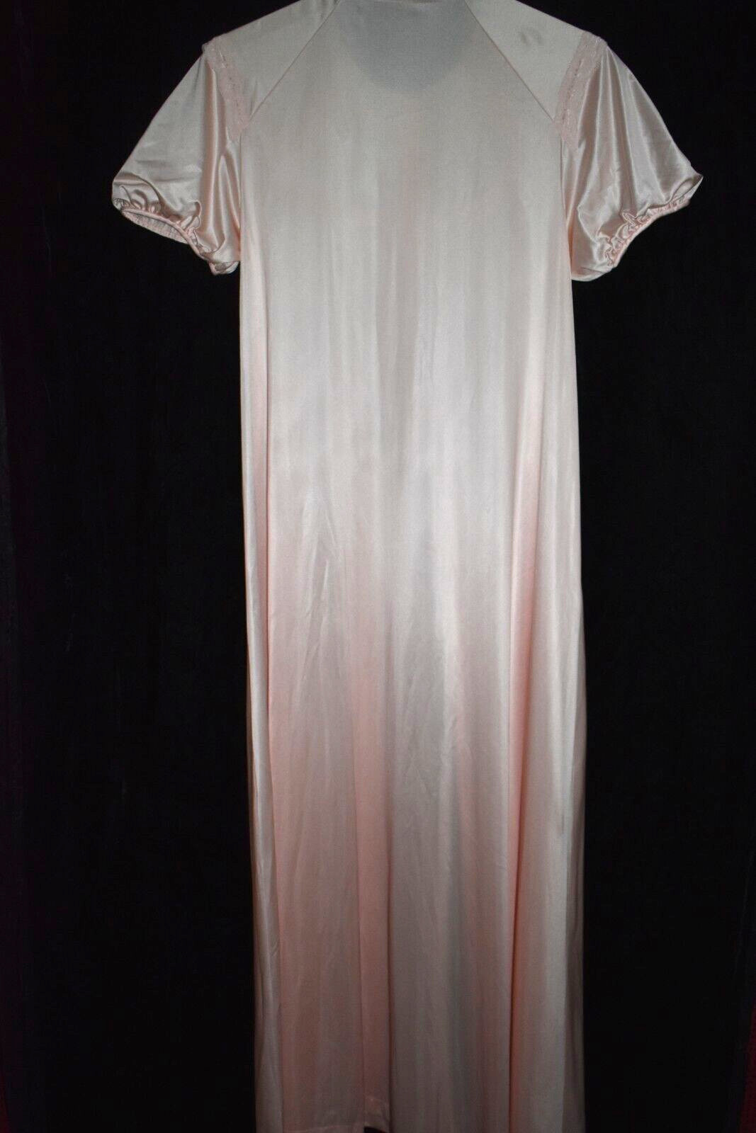 Vintage VANITY FAIR Antron III Pale Pink 3 Button Front Robe Size SML