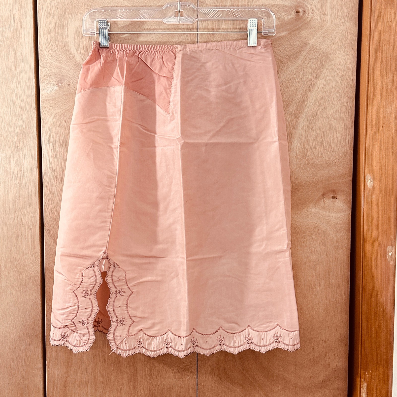 1960s Barbizon Petti-Lee Dyed Pink Half Slip 25″-30″ Waist Taffeta Tafredda Slit