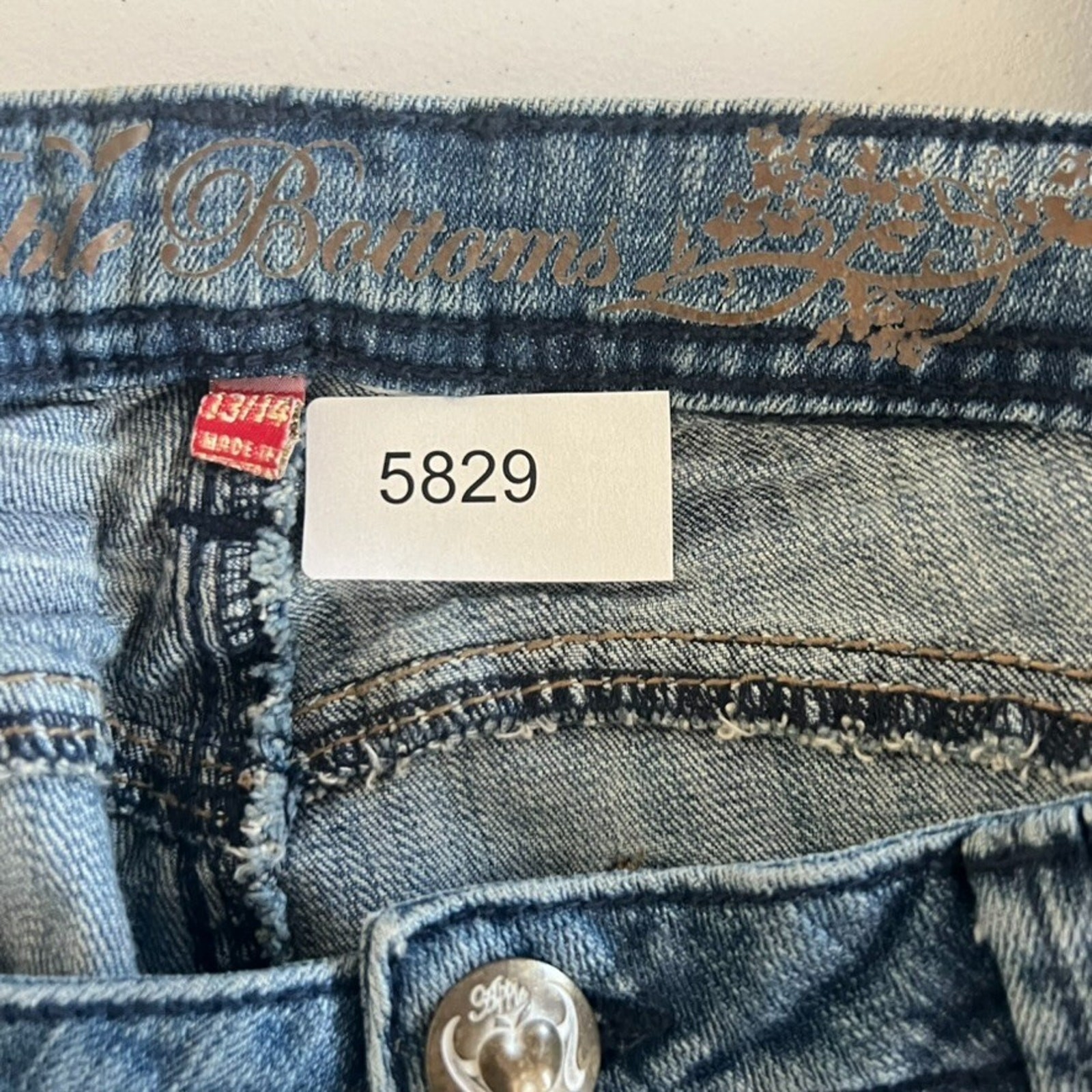 Apple Bottom Jeans Women’s Size 13/14 Distressed Blue Denim Embellished Pocket