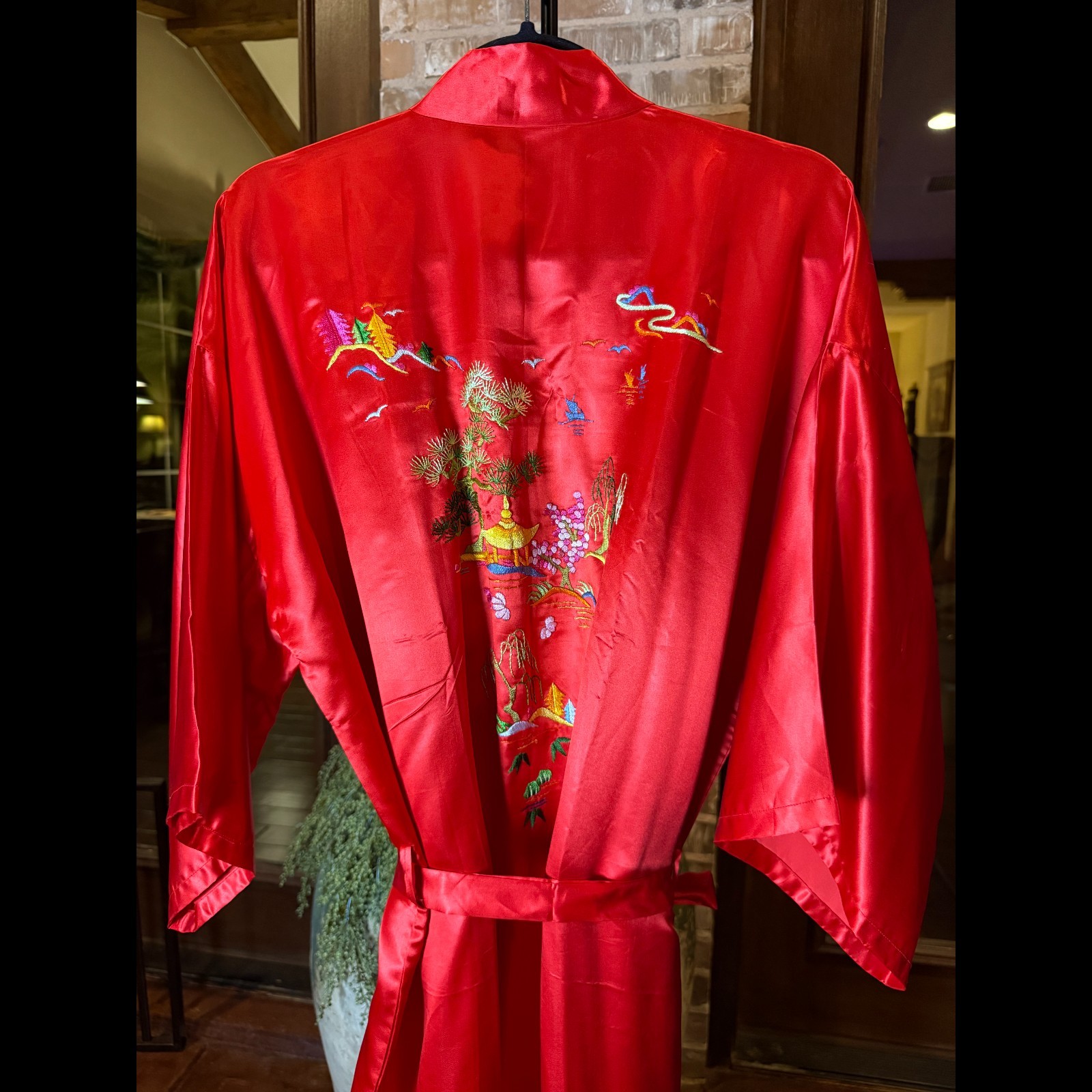 Golden Bee Vintage Kimono Robe Chinese Red 100% Silk Embroidered XL Hong Kong