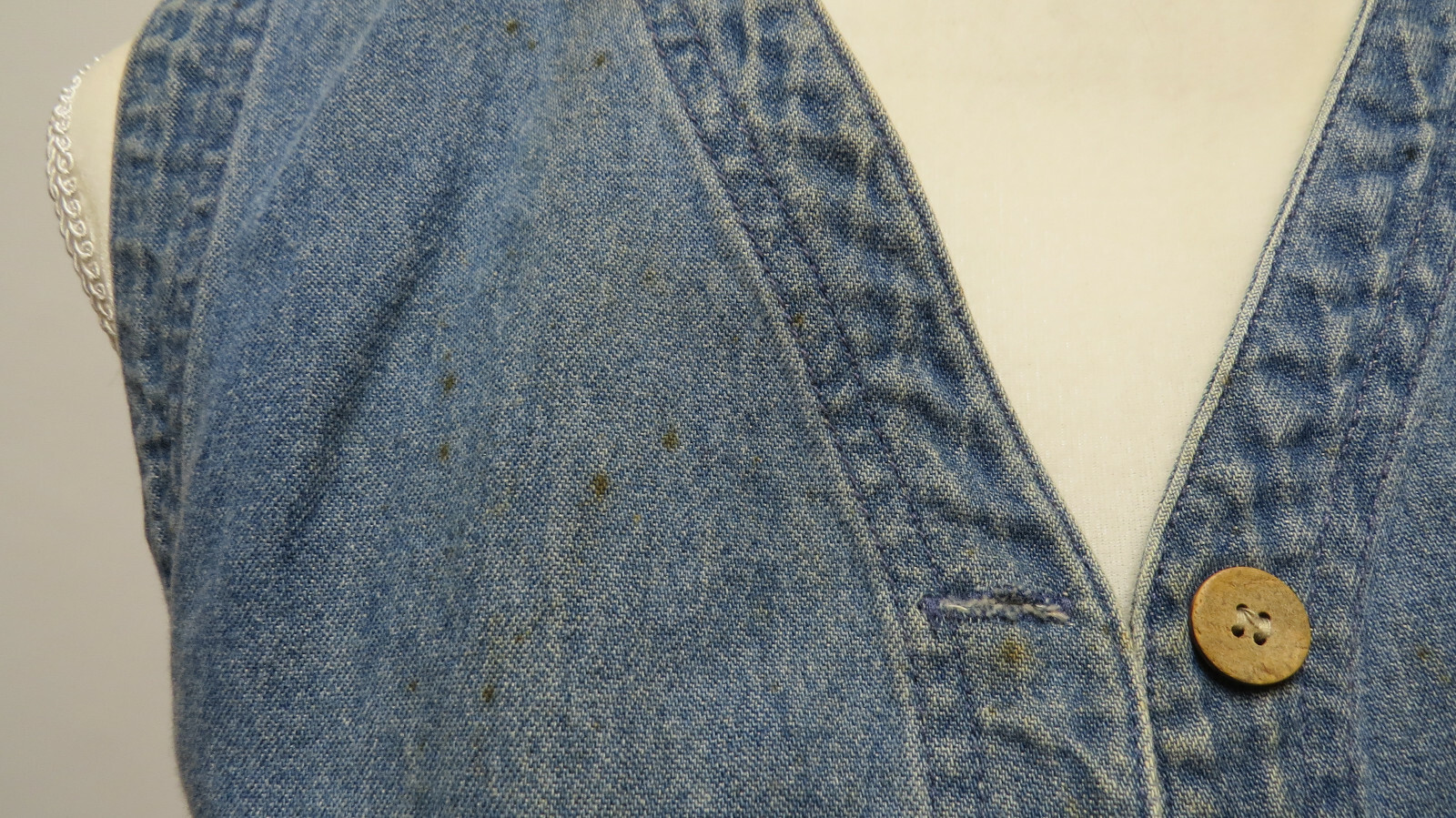 OJAI California 90’s Blue Denim Vest Solid Wooden Buttons Front Pockets Boho SM