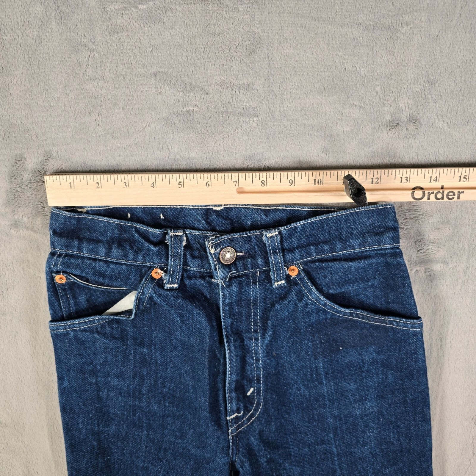 Vintage 1980’s Made in Greece Levi’s Womens White Tab Blue Jeans (25×32)