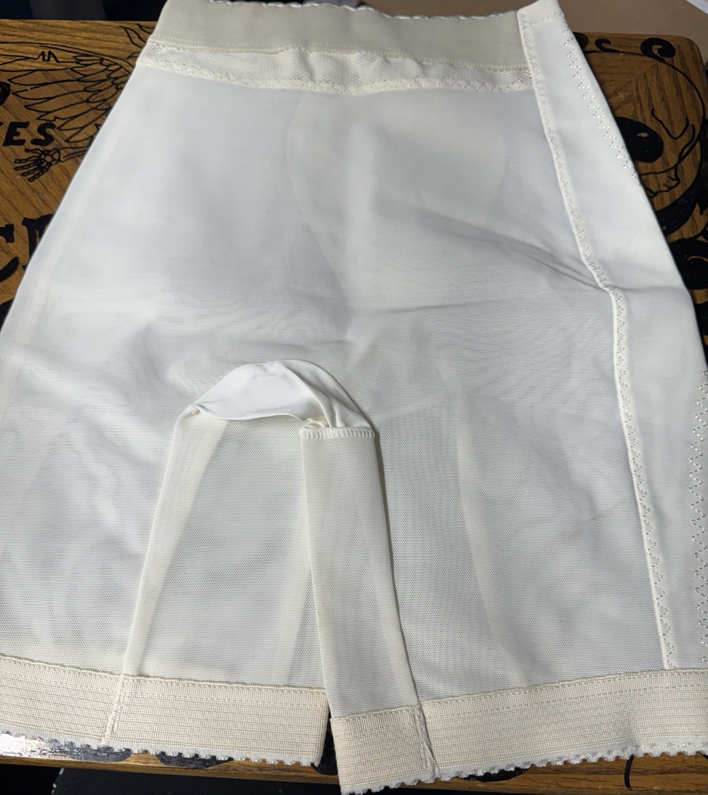 VINTAGE TRIM-LINE FOUNDATIONS LONG LEG GIRDLE . SIZE SMALL 25-26. NEW!