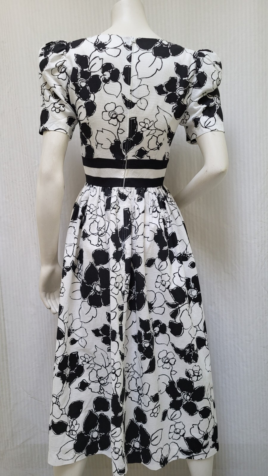 Vintage 80’s Melissa Black & White Floral Puff Sleeve Midi Dress – XS/S – EUC