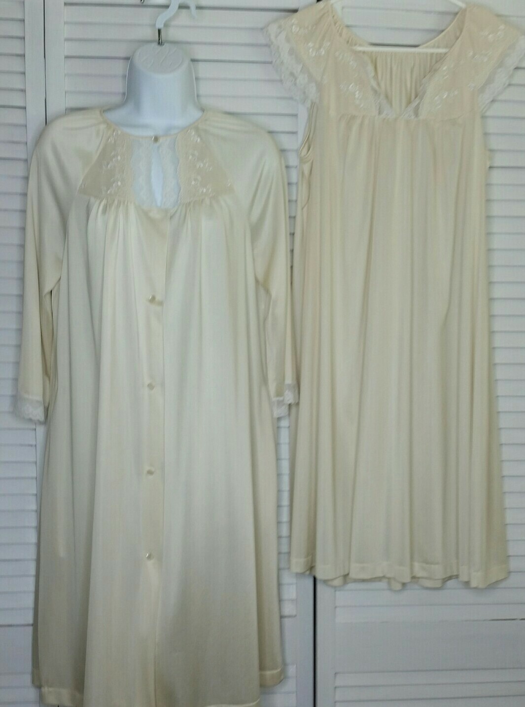 Vintage Shadow Line Womens 2 Piece Peignoir Gown & Robe Beige Creme Petite