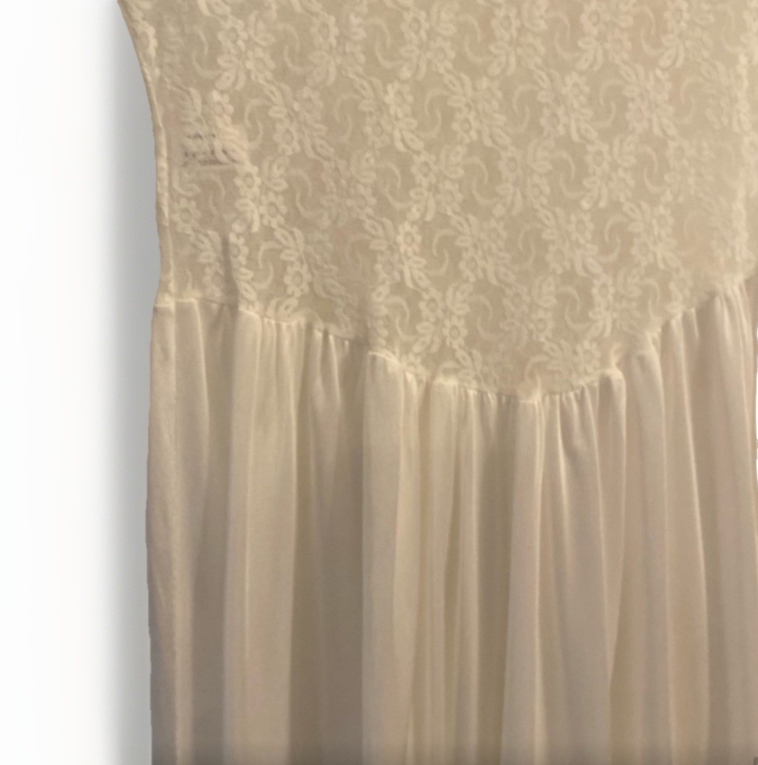 VTG Gloria Vanderbilt White Nylon Nightgown Large Lace Rhinestone Bow USA