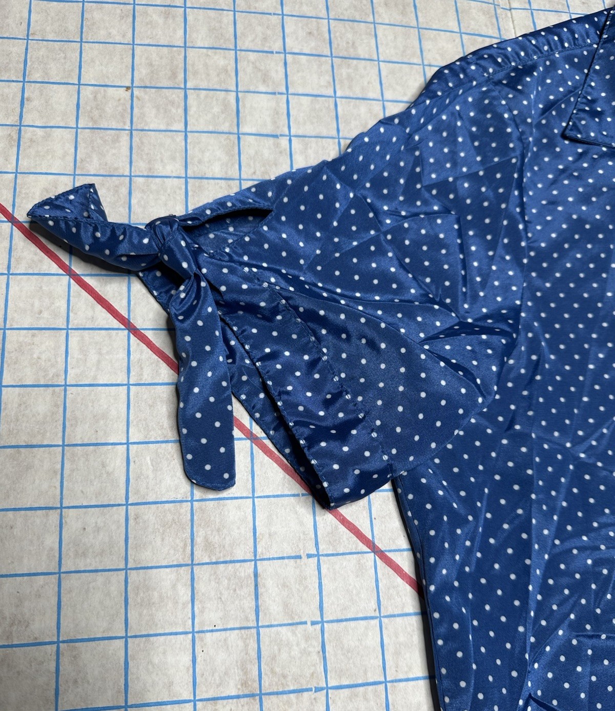 Vintage Lady Manhattan 70s Polka Dot White Blue Button Up Collared Blouse Pin Up