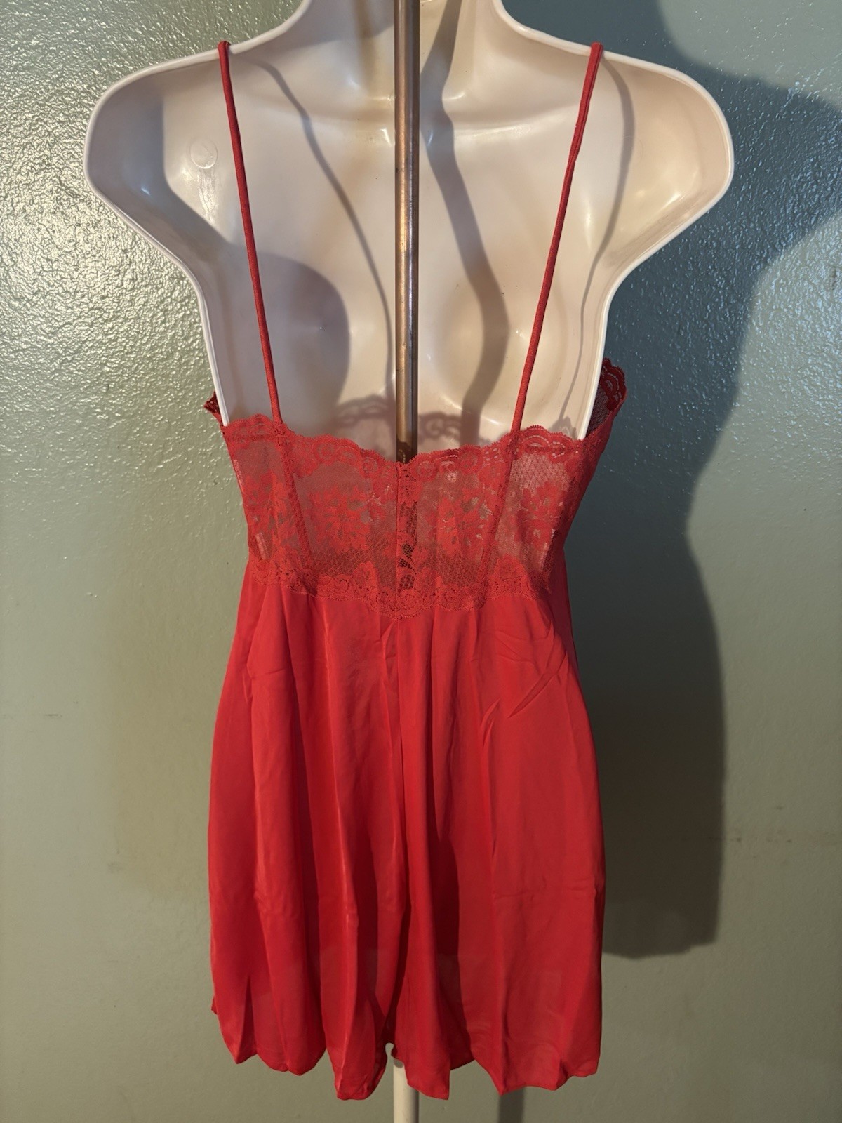Pre-Owned – Olga’s Frivolous Fancies Nightgown Negligee – Red – Small