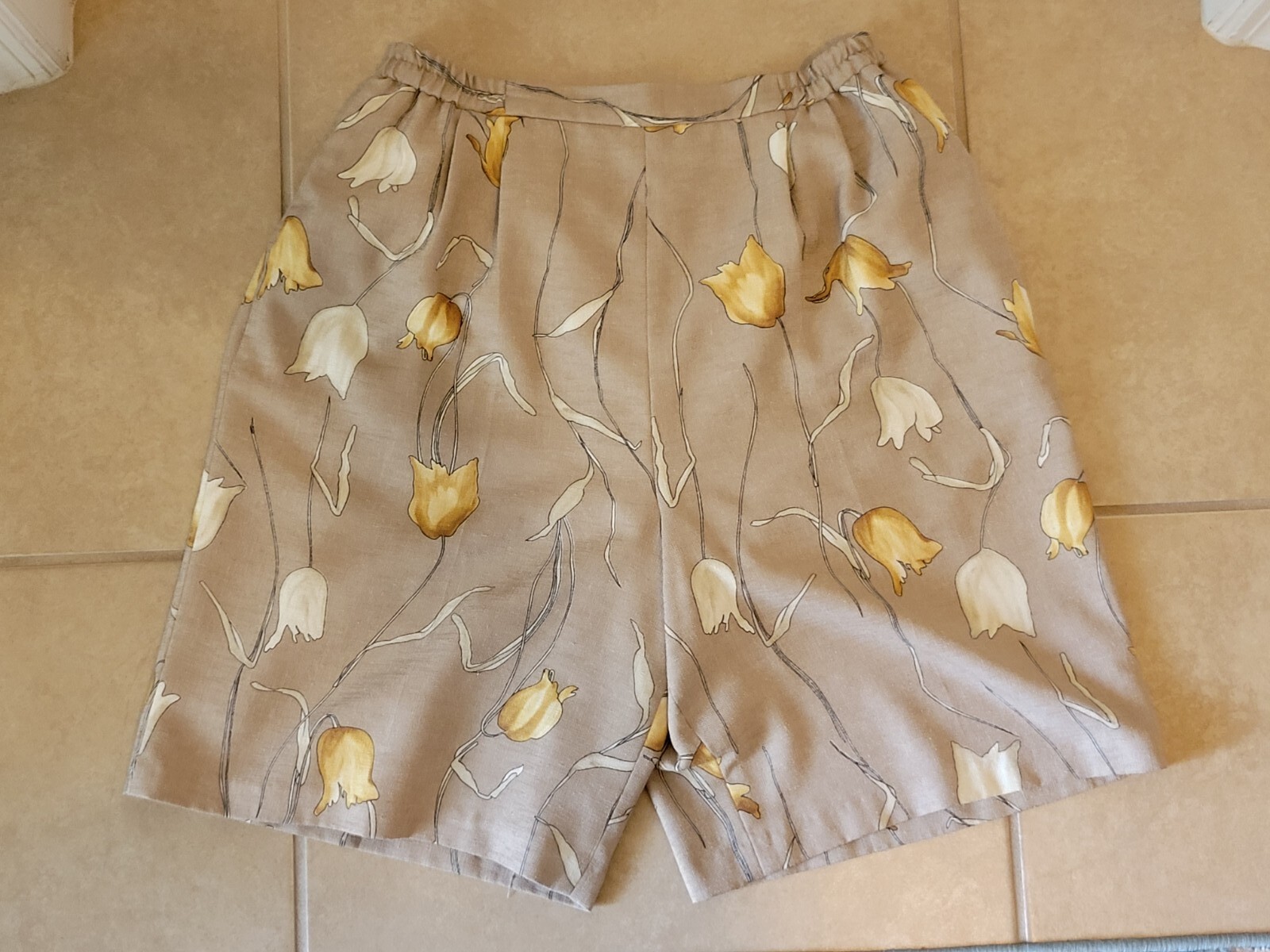 Patchington Vintage Shorts, Khaki w/ Yellow Flowers, Linen Look, Pockets Size SP