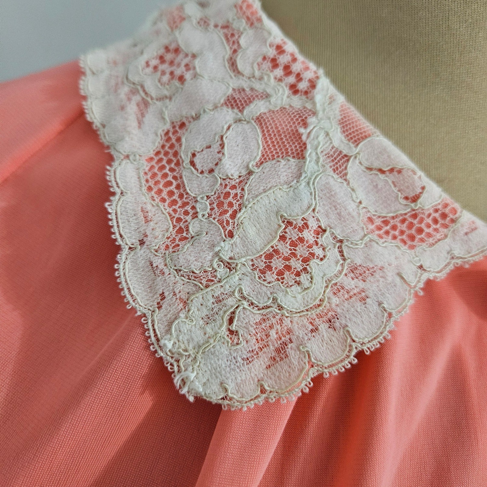 Vintage Gossard Artemis Coral Pink Lace Collar Button Front Bed Jacket Size 34
