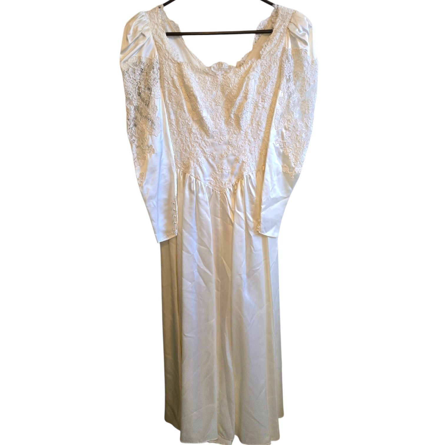 Vintage 1980s Satin & Lace Wedding Dress with Detachable Bow / Ruffle Back
