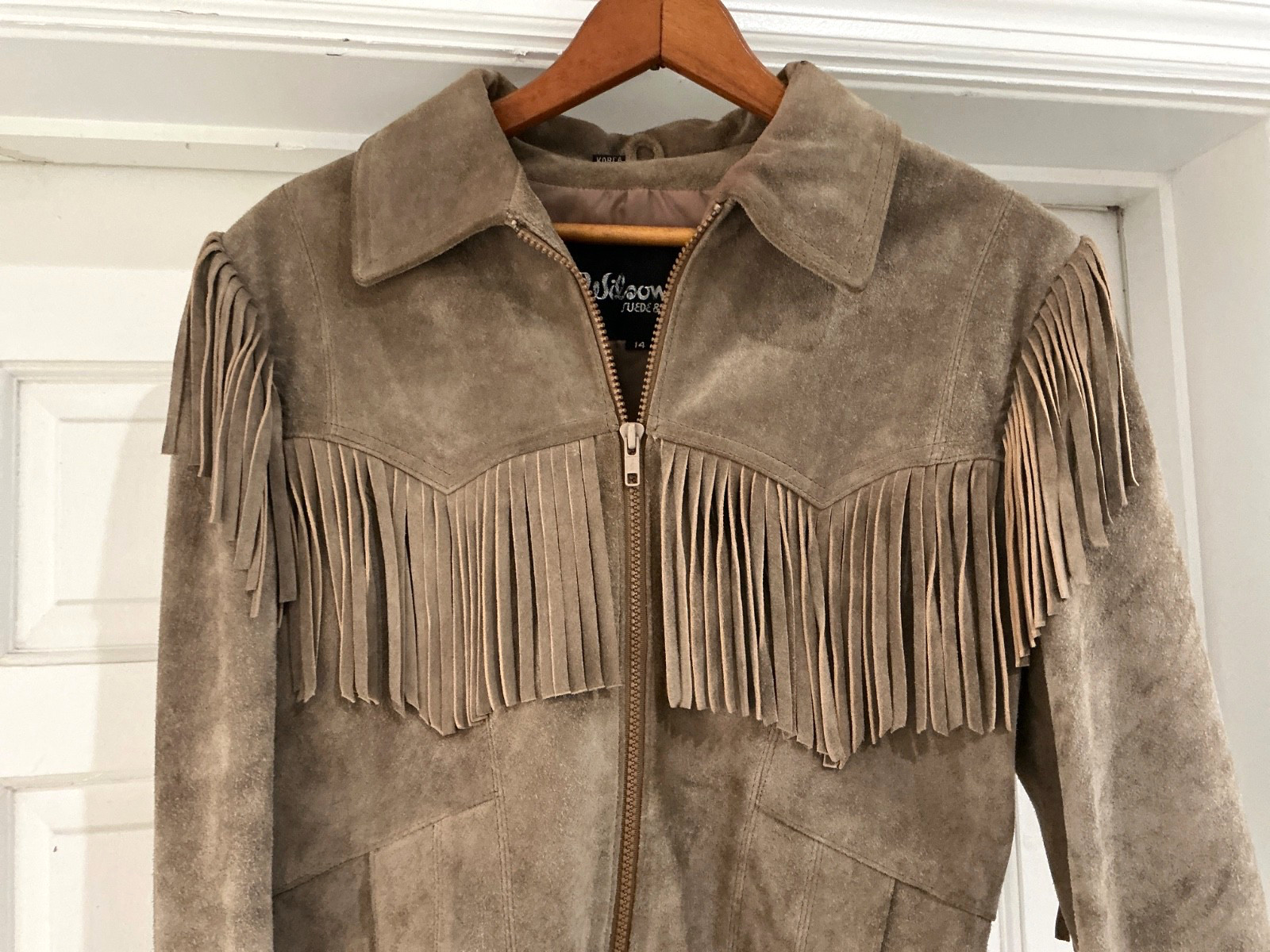 VTG 80s Wilson’s Leather Taupe Suede Fringe Jacket Size 14 – RUNS VERY SMALL
