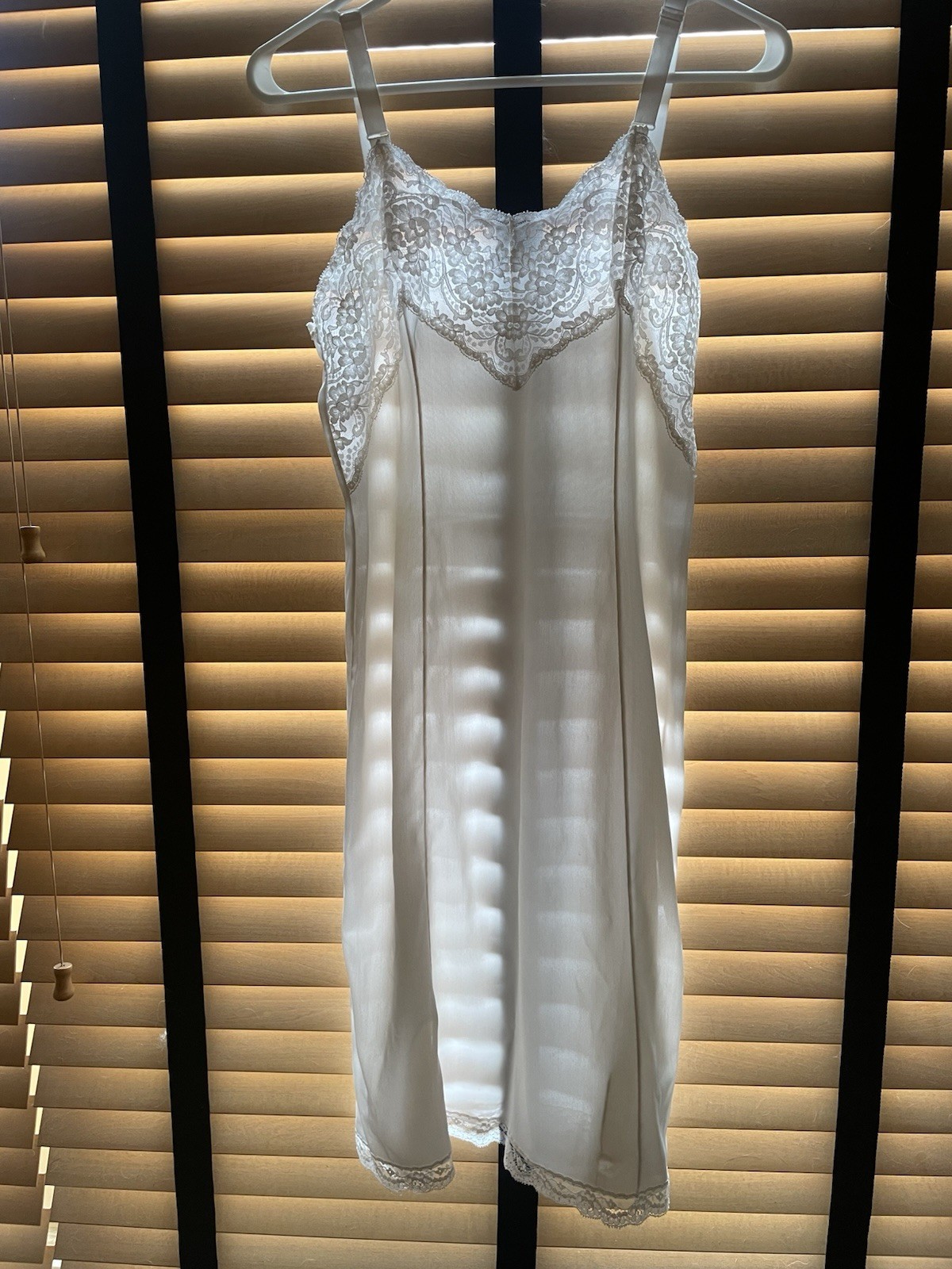 Vintage Wonder Maid Dress Slip Size 36 Non Cling Ivory Lingerie Nylon