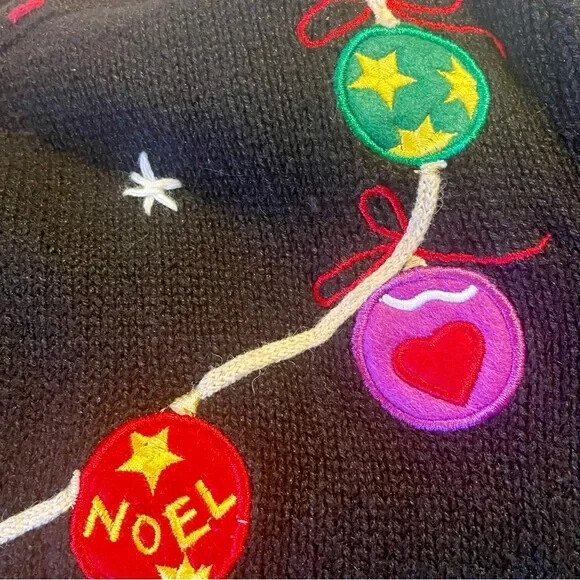 Vtg. CHRISTMAS SWEATER by PAPPAGALLO „L” ornaments in fun colors& snowflakes