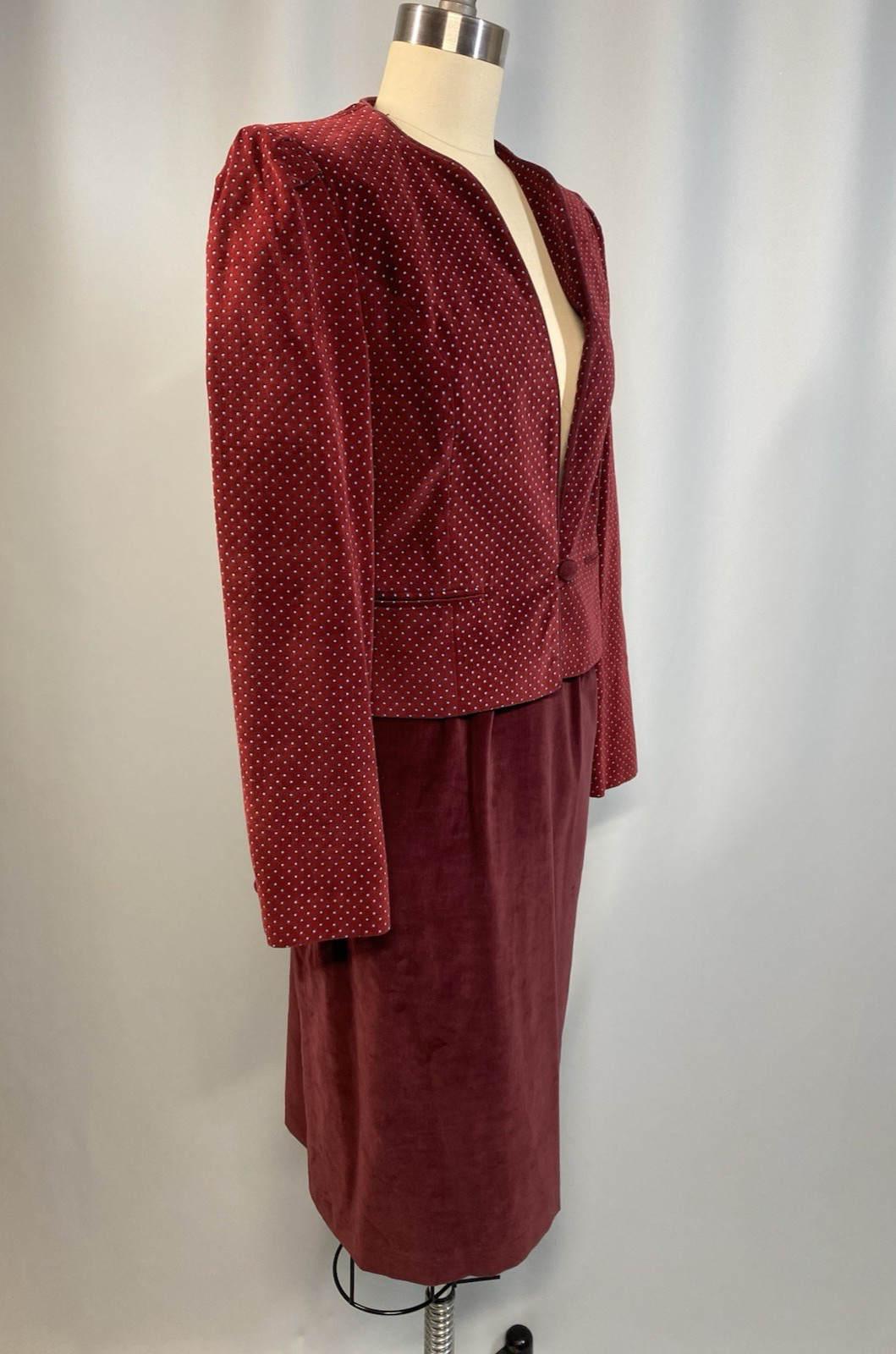 Vintage Skirt Suit Women’s SIZE EXTRA SMAL XS 5 red velvet 70s 80s VINO DE CASA
