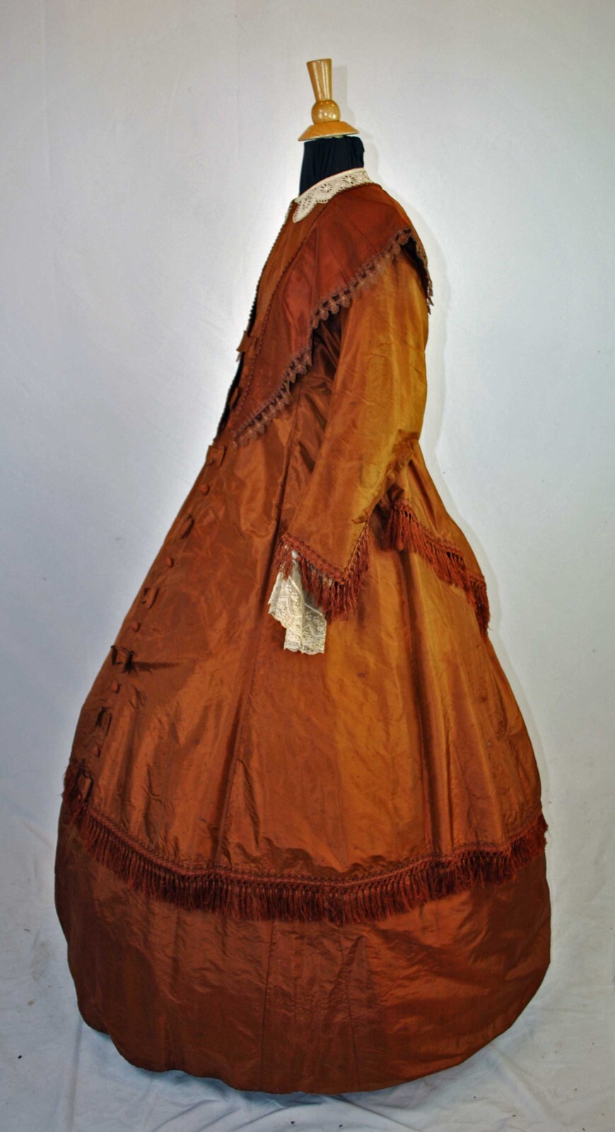 VICTORIAN COPPER COLORED SILK TAFFETA DAY DRESS, c1850s