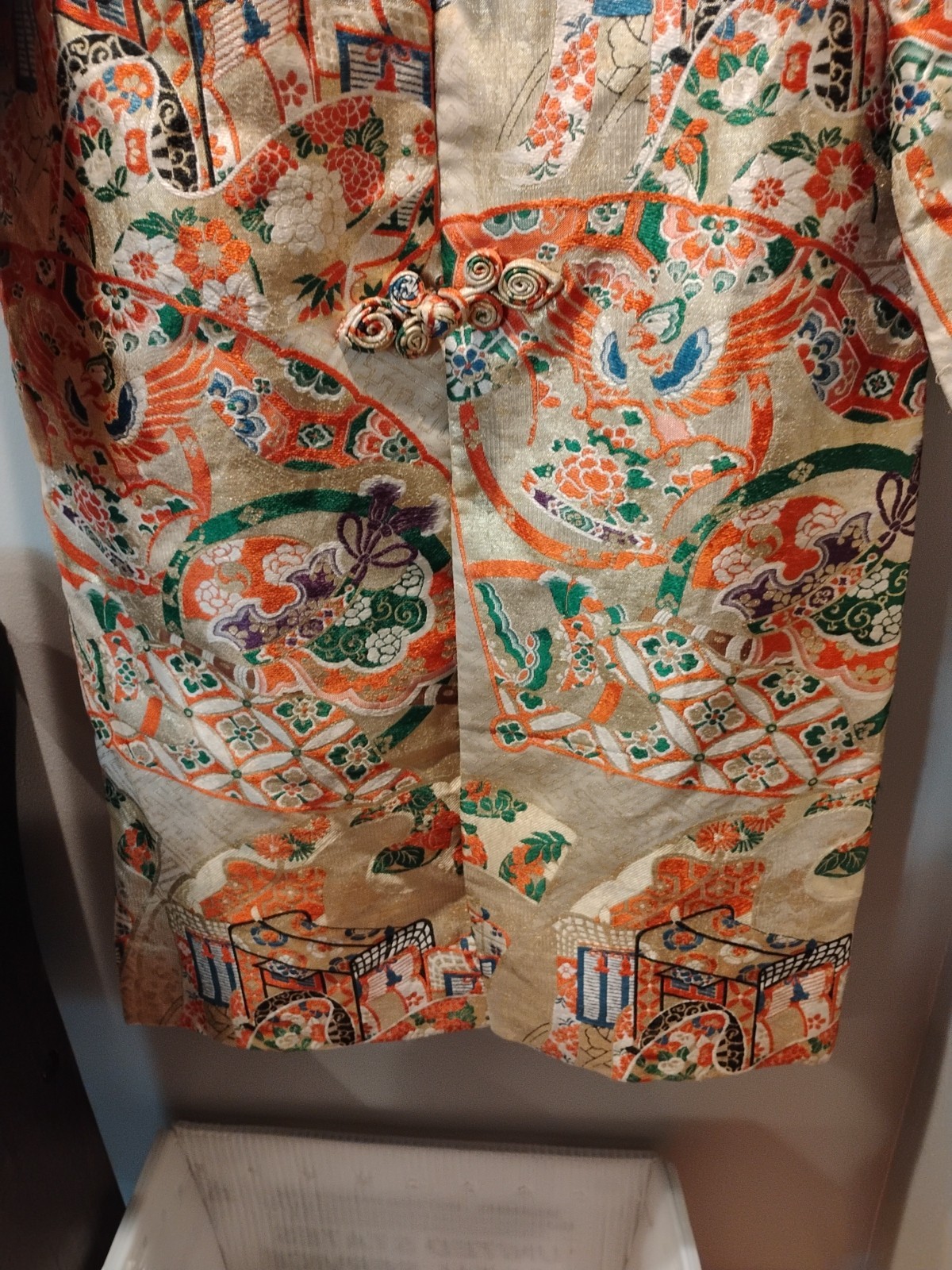 VINTAGE ORIENTAL GOLD BROCADE ROBE