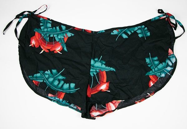 VINTAGE 1980’s NWT EENI MEENI TROPICAL FLORAL WRAP SHORTS BEACH COVER UP