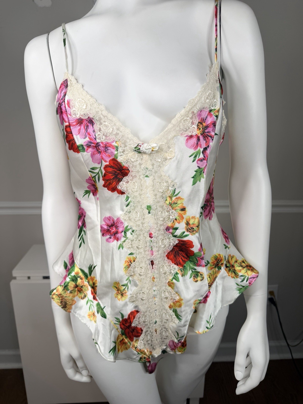 Vintage VICTORIA’S SECRET Second Skin satin floral teddy lace M Lingerie snap