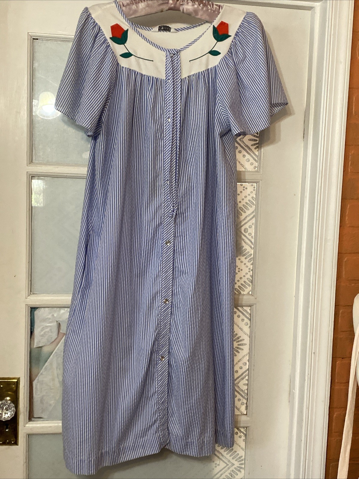 Vintage House Dress Robe Komar USA Medium/ Large Pearl Snap Appliqué Flowers
