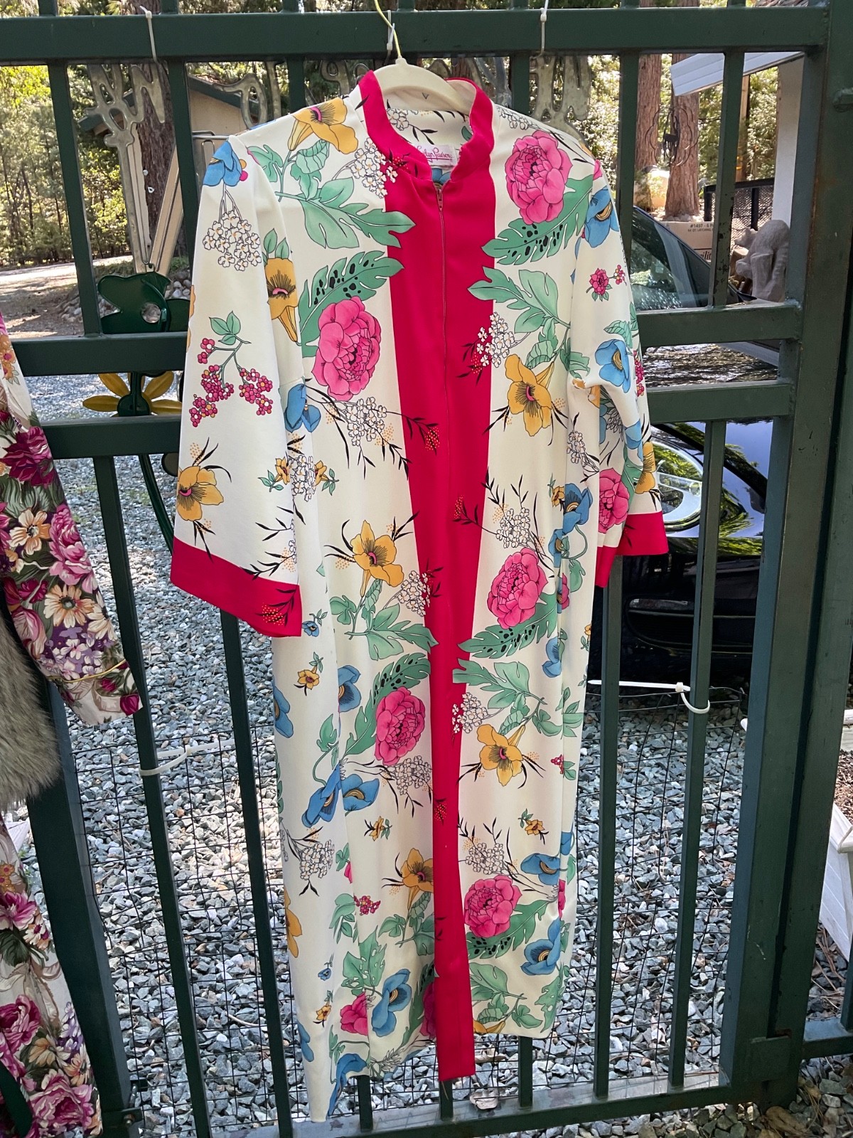 BP-EVELYN PEARSON VINTAGE SATIN FLORAL ZIP UP ROBE`-Medium
