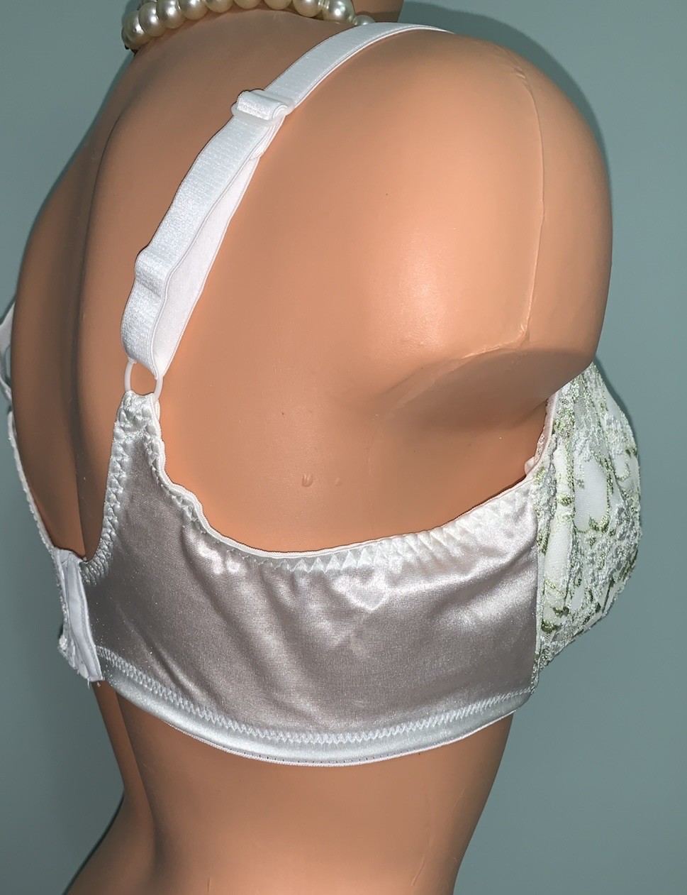 Vtg NWOT Olga Shiny Satin & Lace UW Bra 40C Embroidered lace
