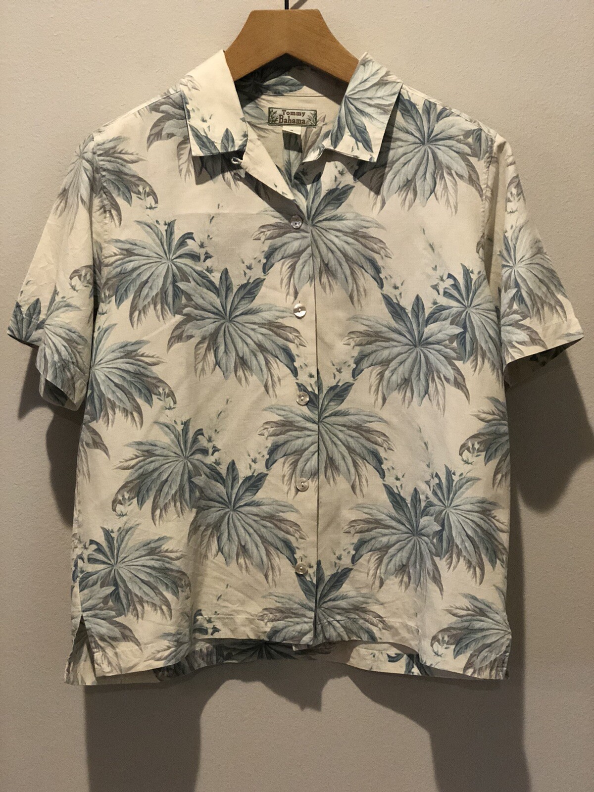 VTG Tommy Bahama Shirt Womens Medium Floral Silk Camp Hawaiian Nautical Coastal