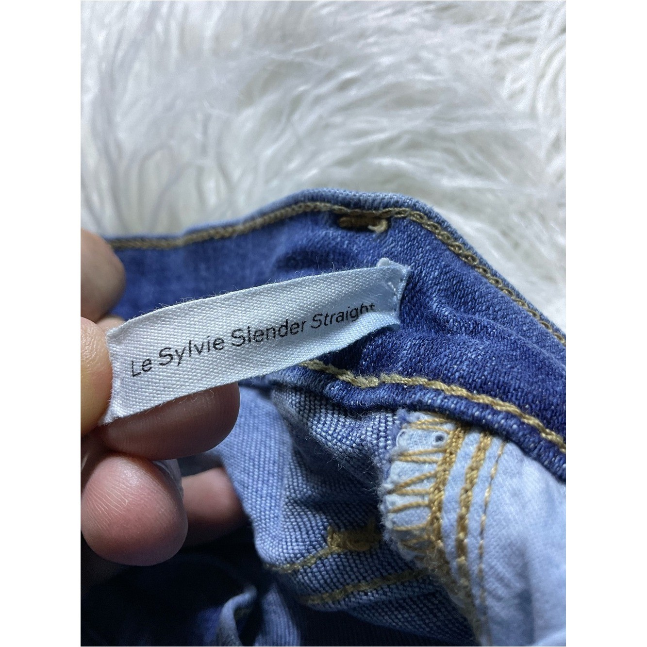 Frame – Le Sylvie Slender Straight Leg Jeans in Sonoma Rips